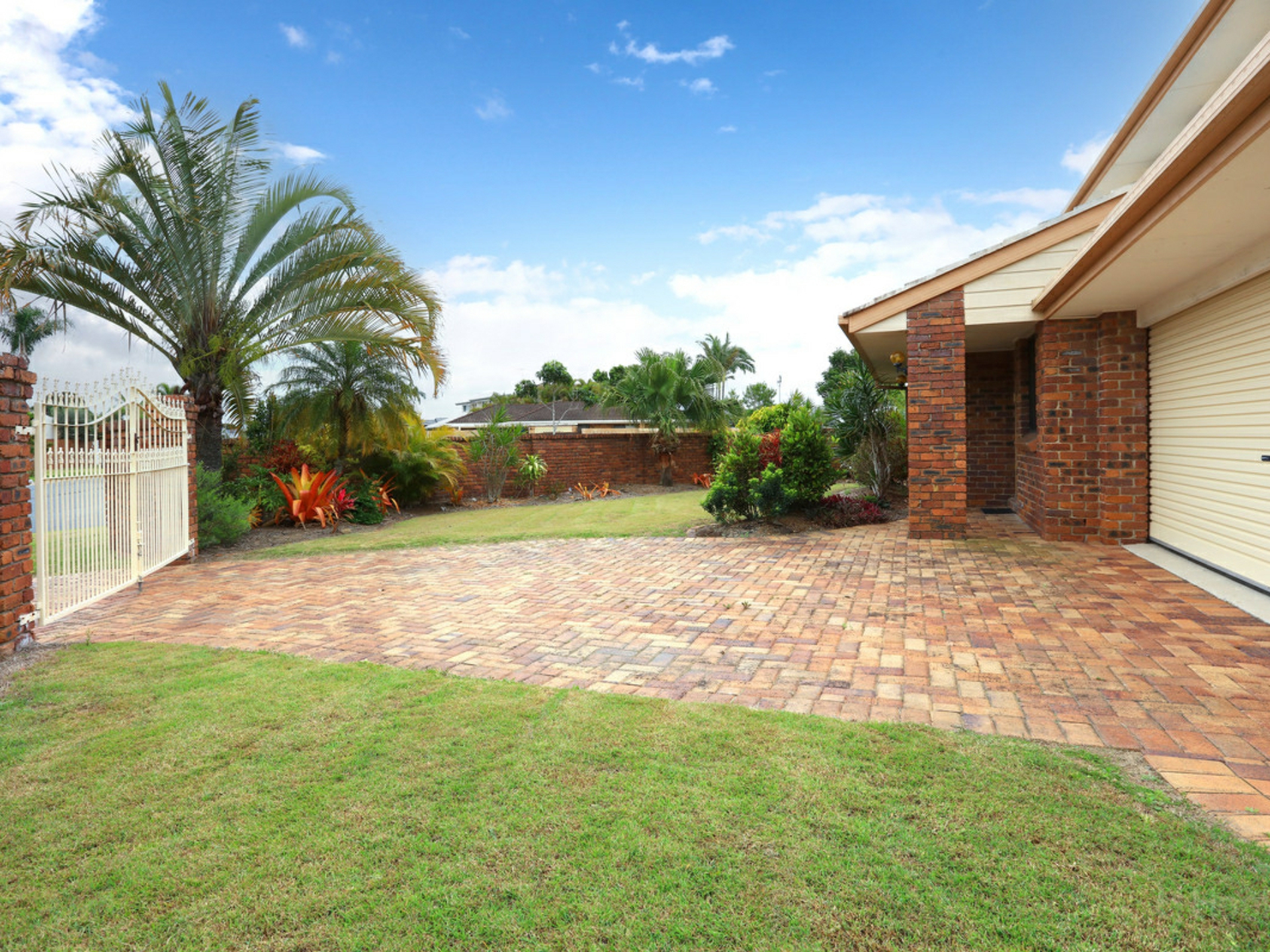 1 Seaspray Street, PARADISE POINT