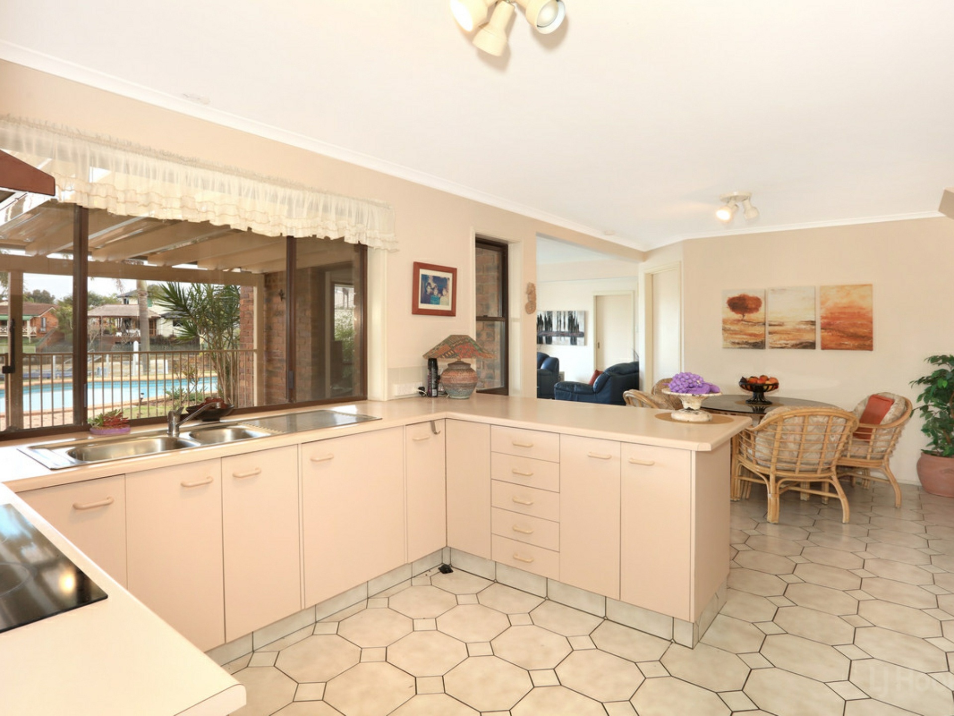 1 Seaspray Street, PARADISE POINT