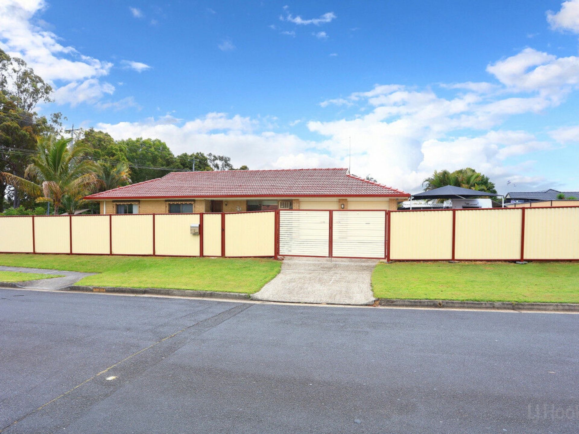2 Burrendong Road, Coombabah