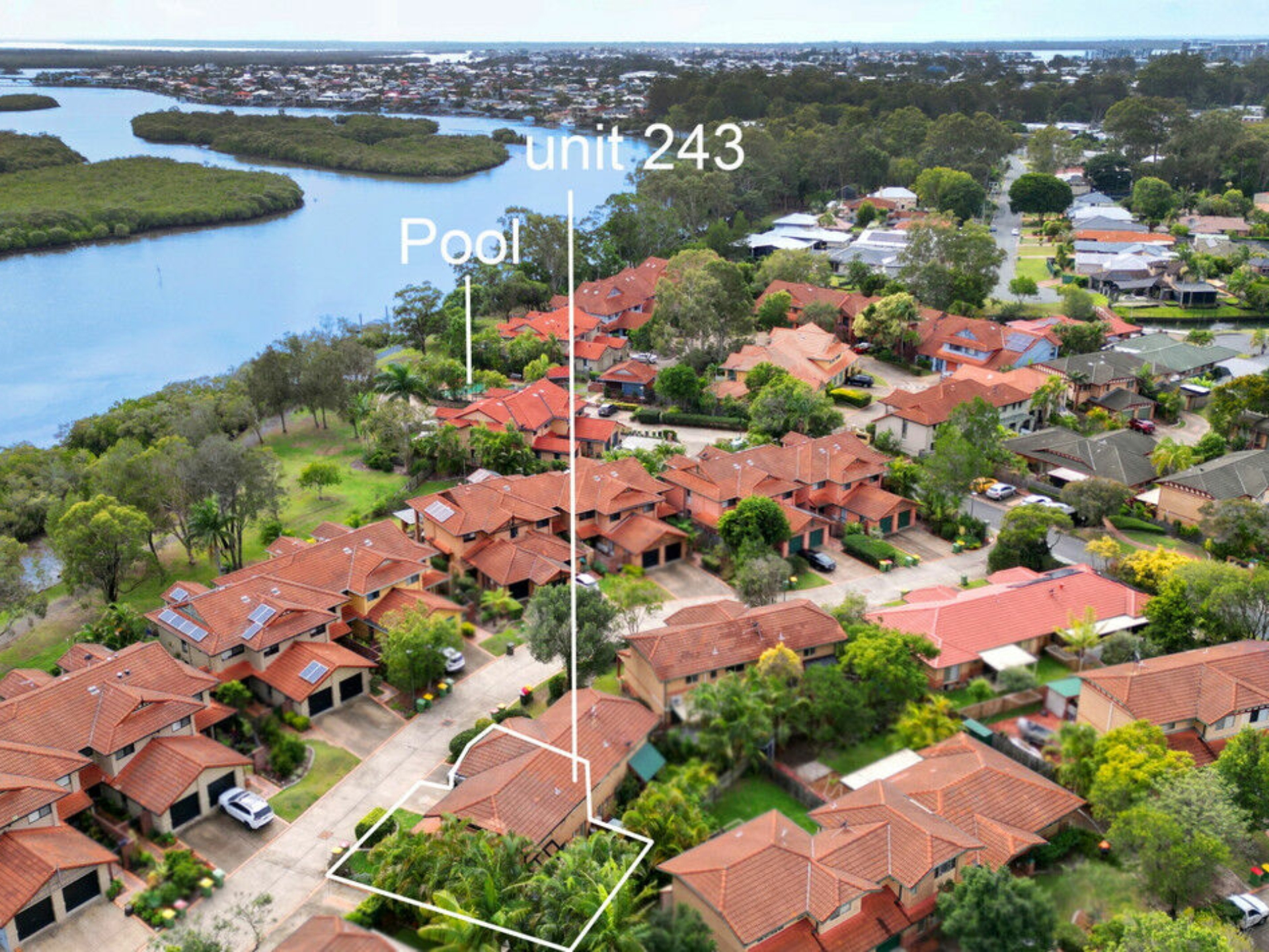 243/125 Hansford Road, Coombabah