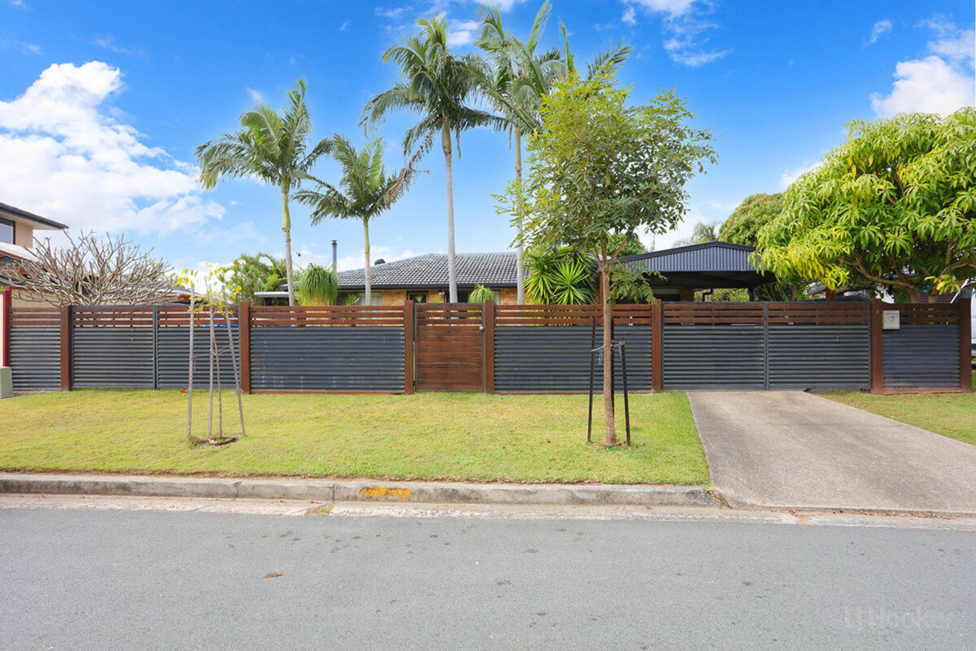 4 Ballard Place, Coombabah