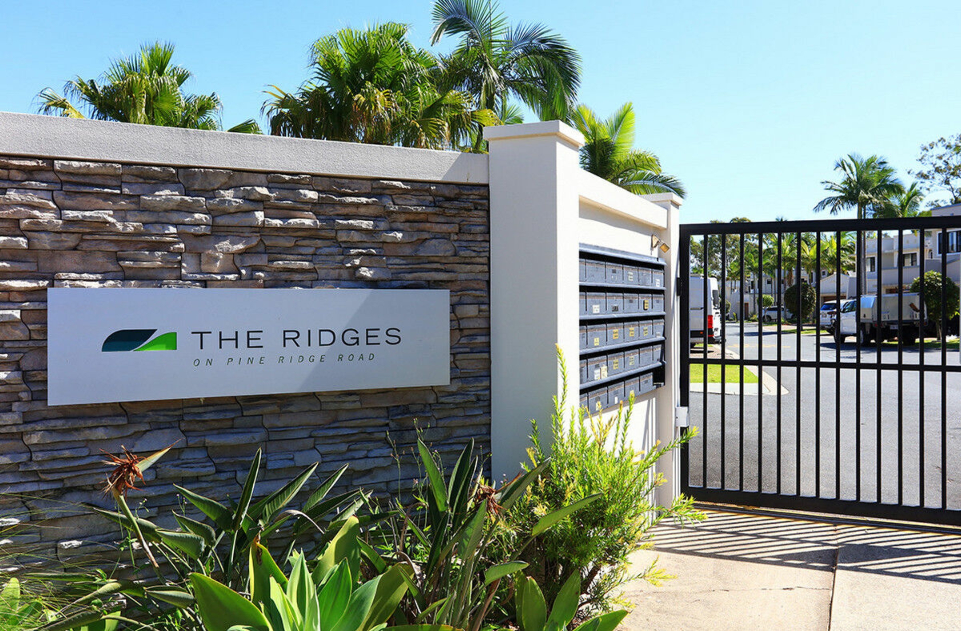 21/368 Pine Ridge Road, Coombabah