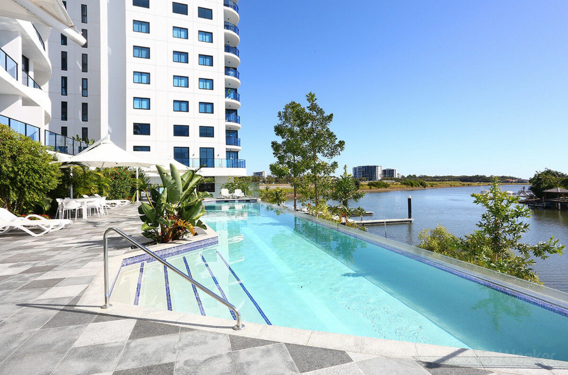 5310/5 Harbour Side Court, BIGGERA WATERS