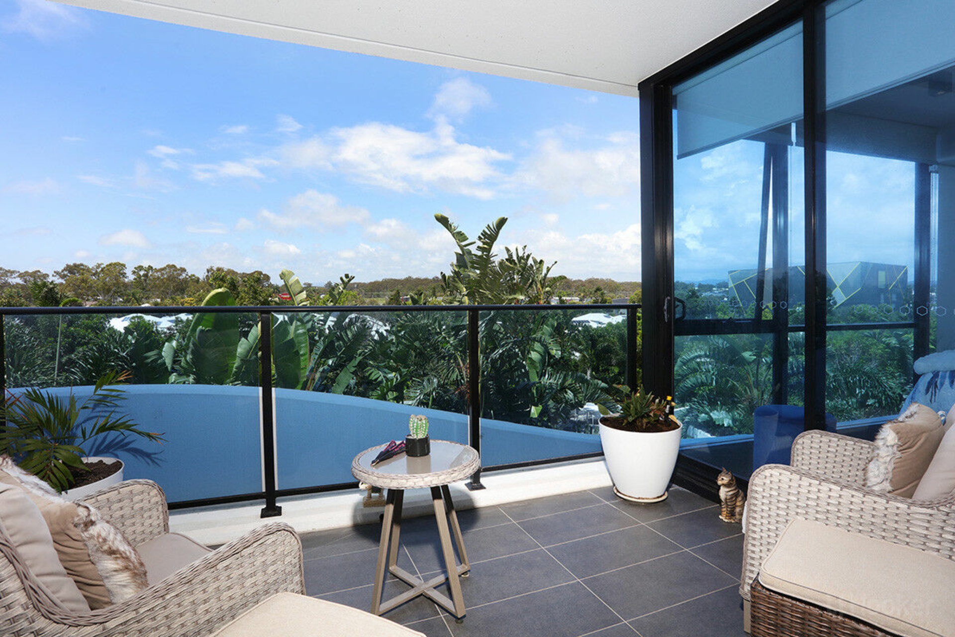 5310/5 Harbour Side Court, BIGGERA WATERS