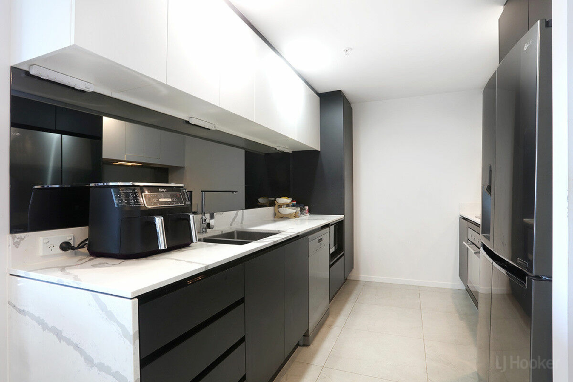5310/5 Harbour Side Court, BIGGERA WATERS