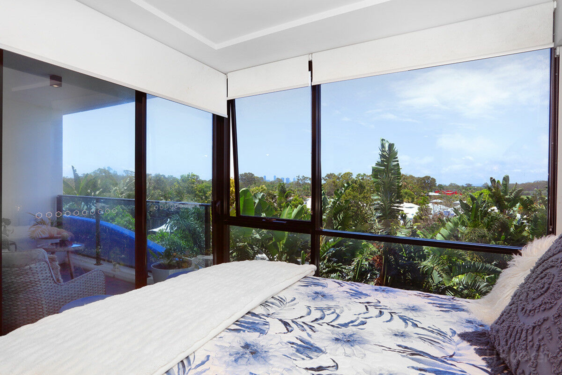 5310/5 Harbour Side Court, BIGGERA WATERS