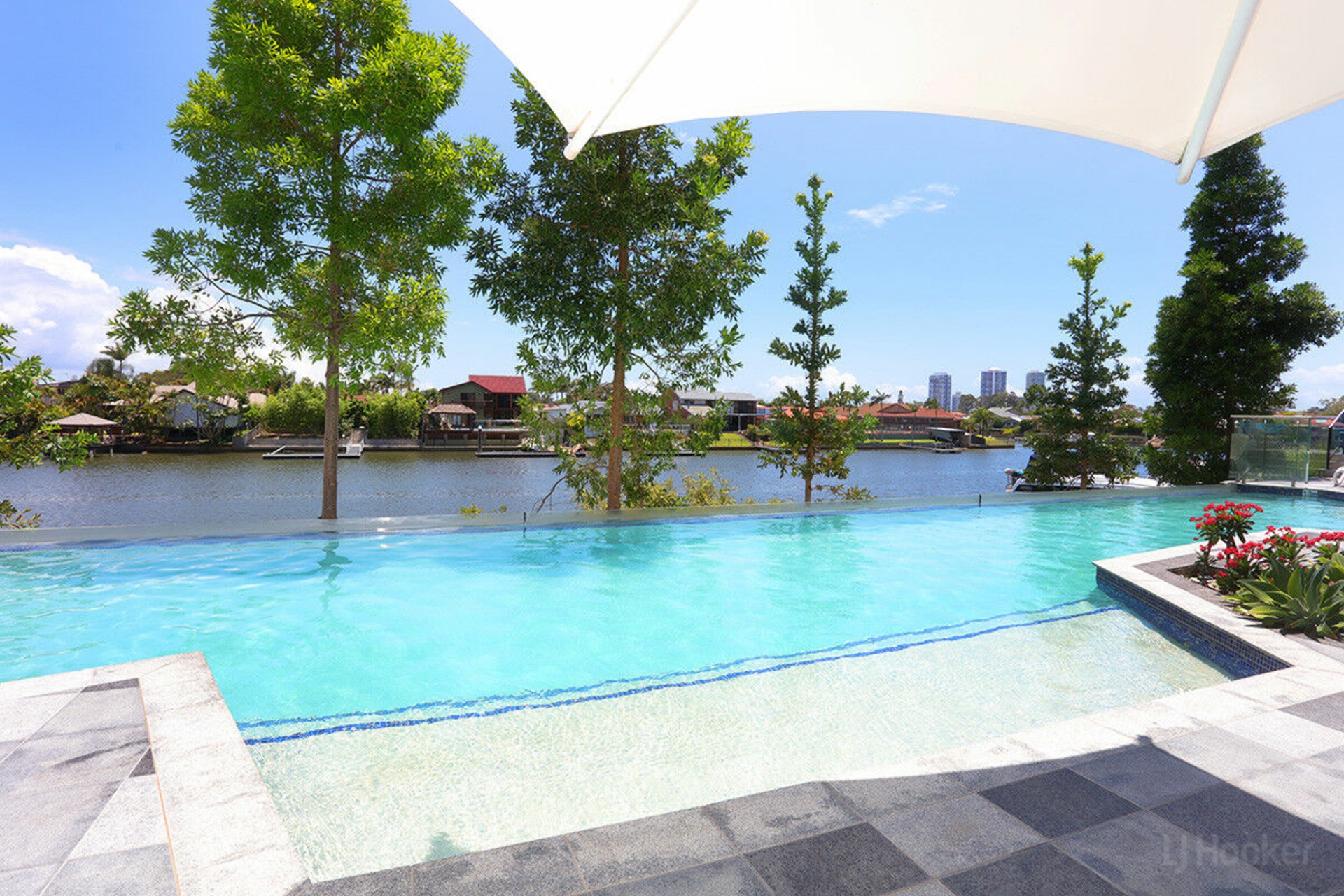 5310/5 Harbour Side Court, BIGGERA WATERS