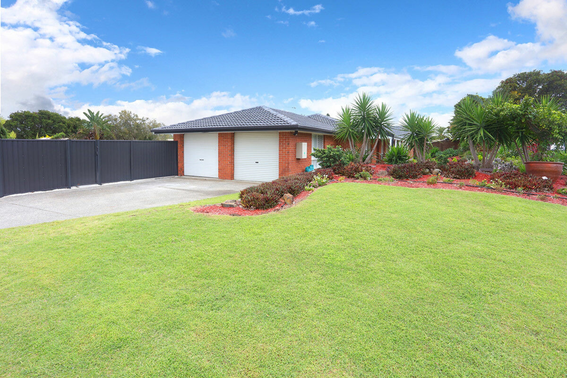 2 Breakspear Road Molendinar QLD House for Sale LJ Hooker