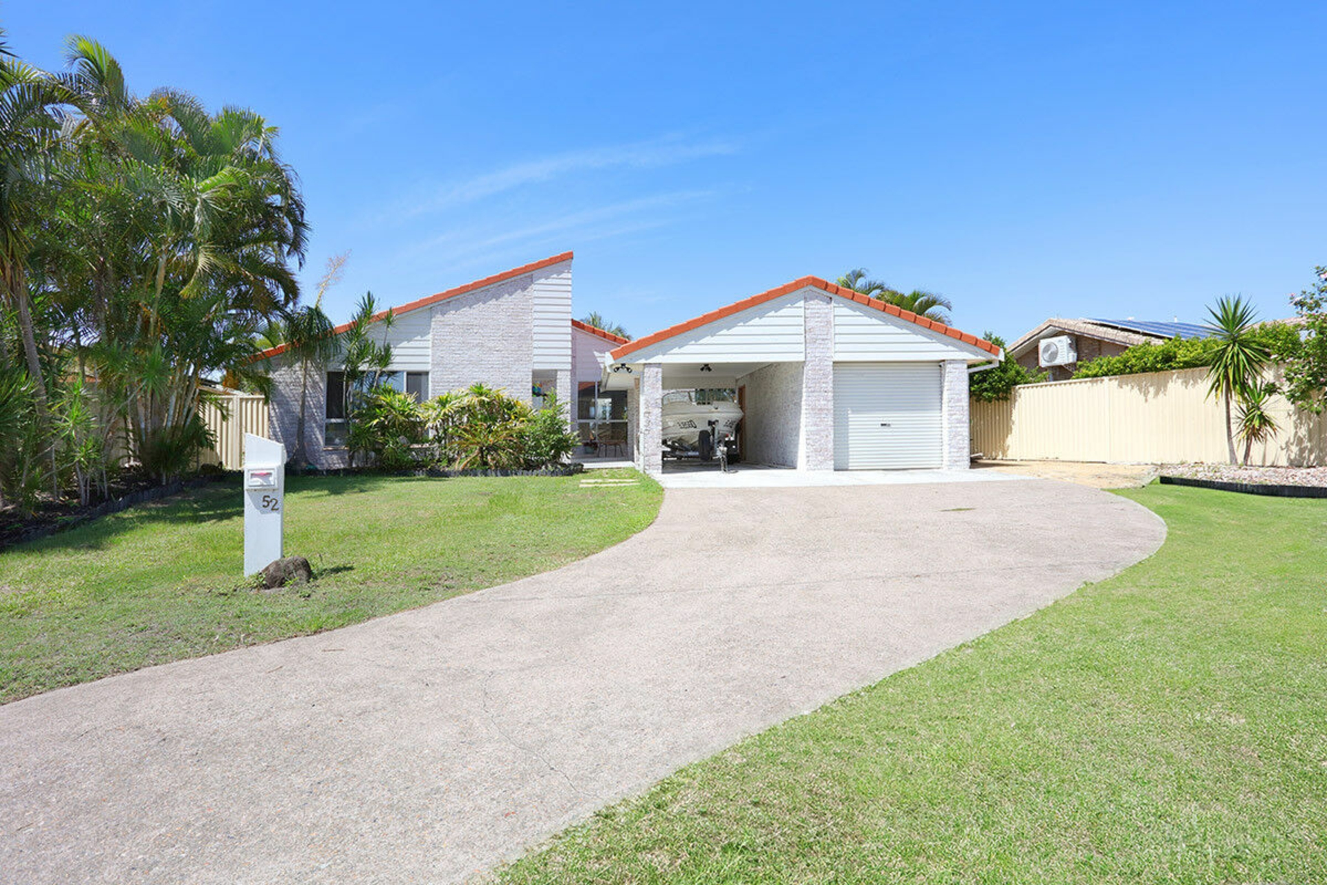 52 Gooding Drive, COOMBABAH