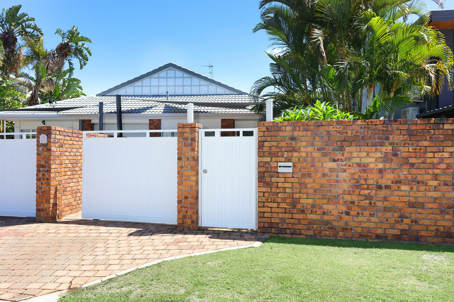 2/5 Cassia Street, RUNAWAY BAY