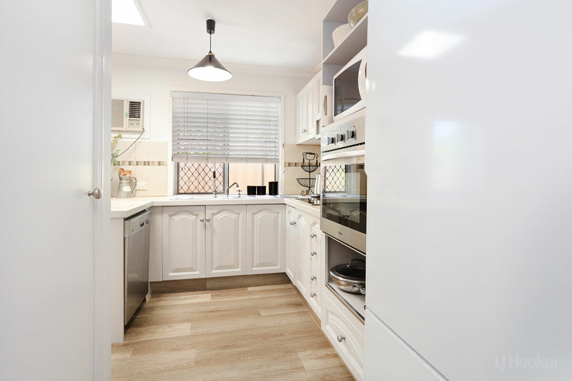 2/5 Cassia Street, RUNAWAY BAY
