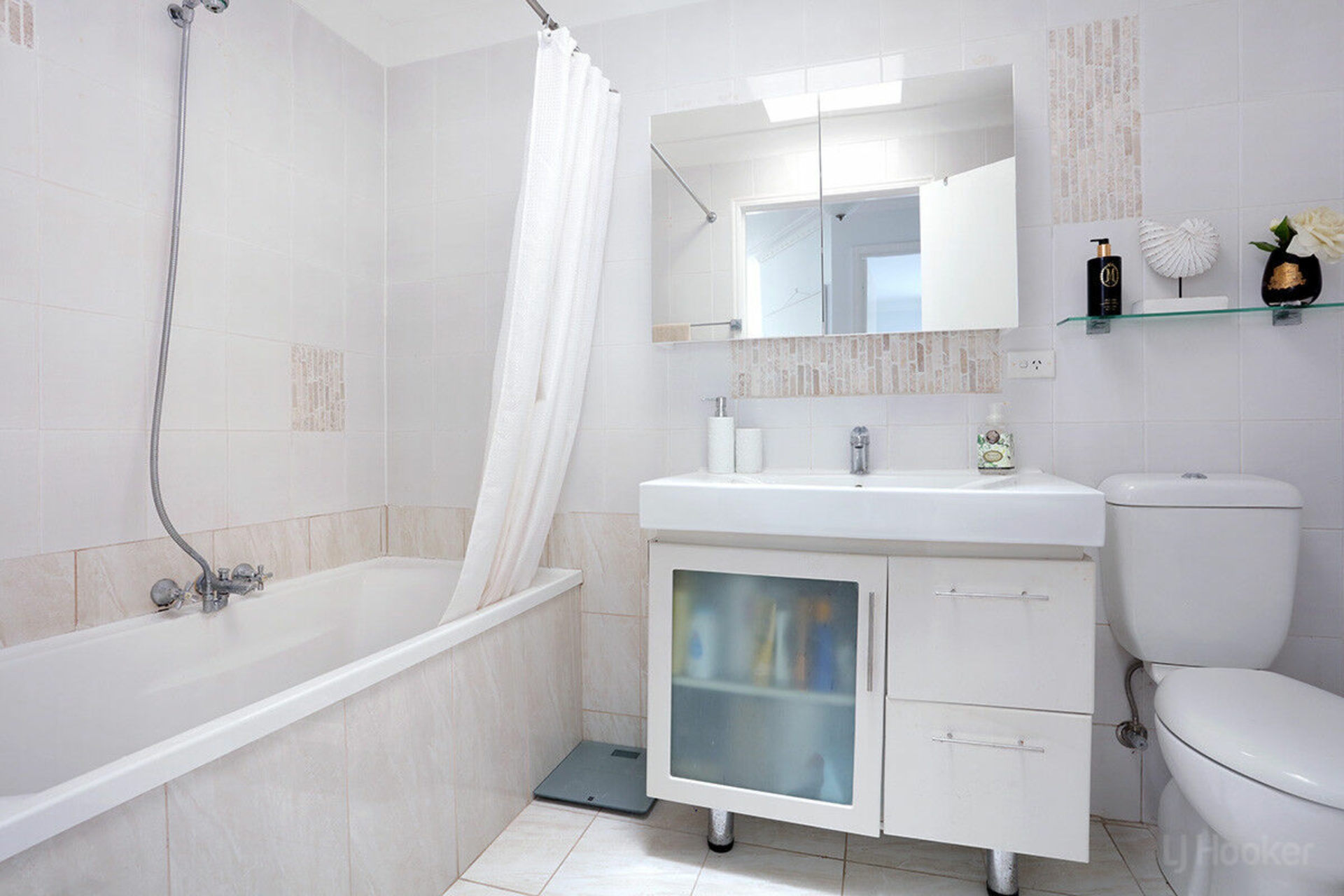 2/5 Cassia Street, RUNAWAY BAY