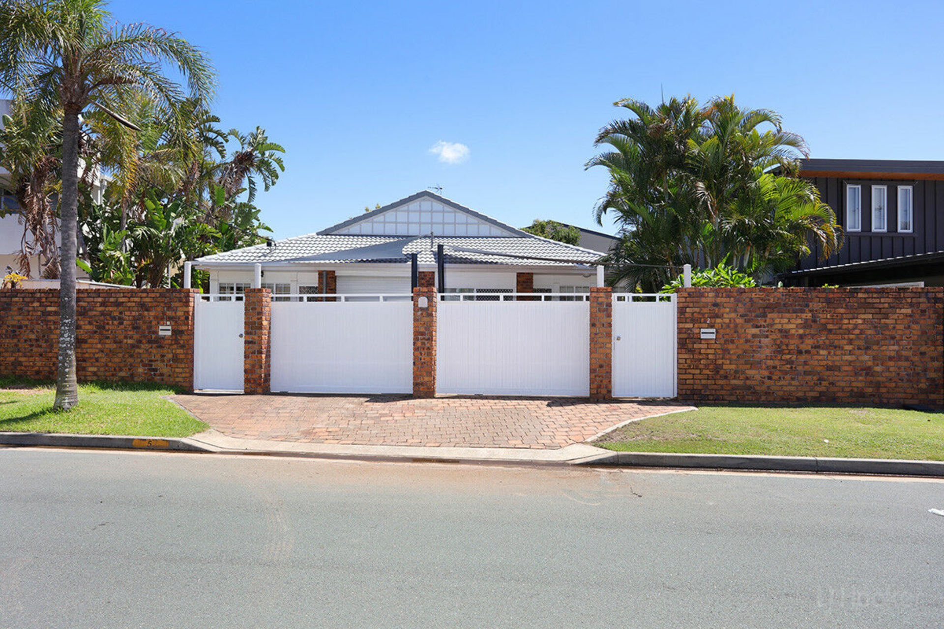 2/5 Cassia Street, RUNAWAY BAY
