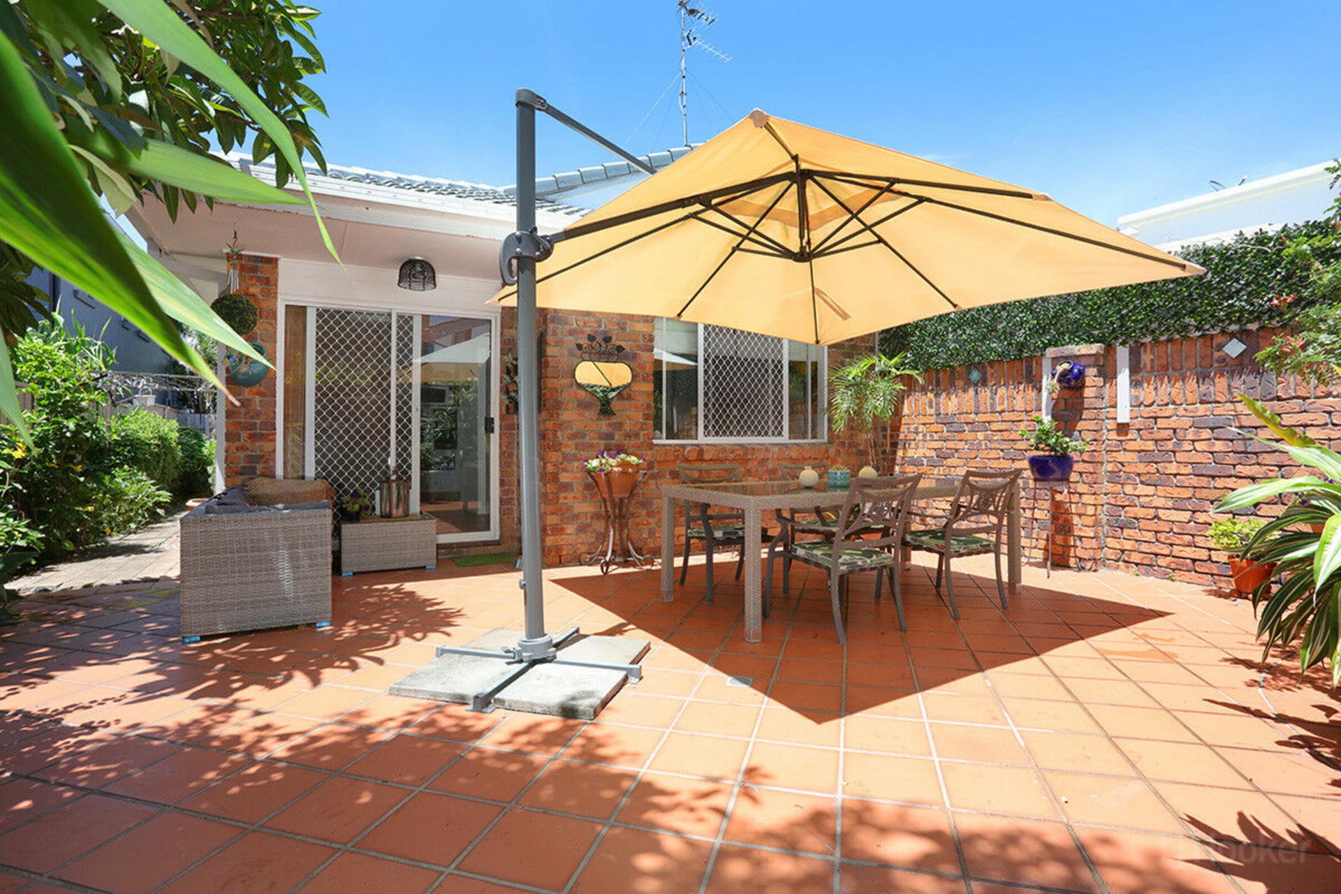 2/5 Cassia Street, RUNAWAY BAY