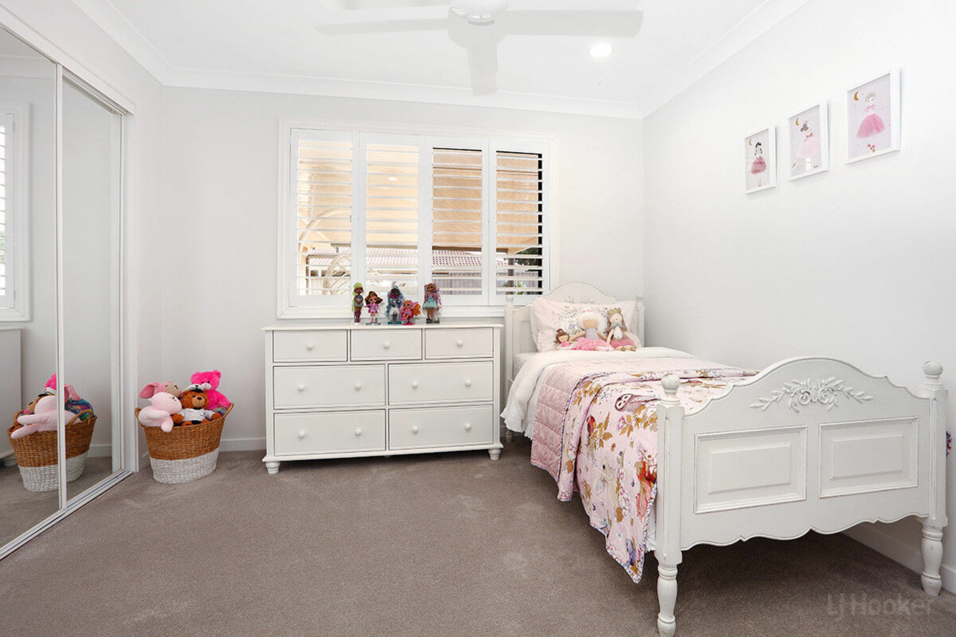 27 Gooding Drive, COOMBABAH
