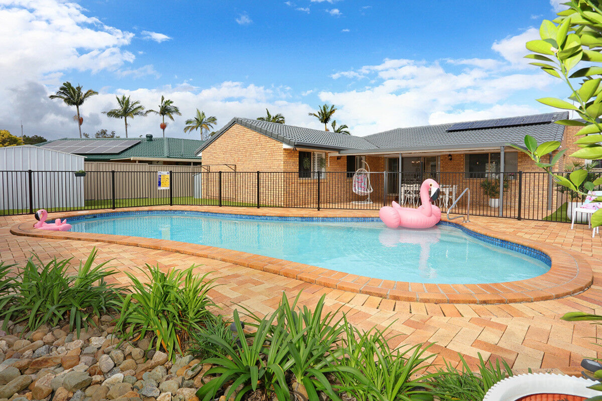 27 Gooding Drive, COOMBABAH