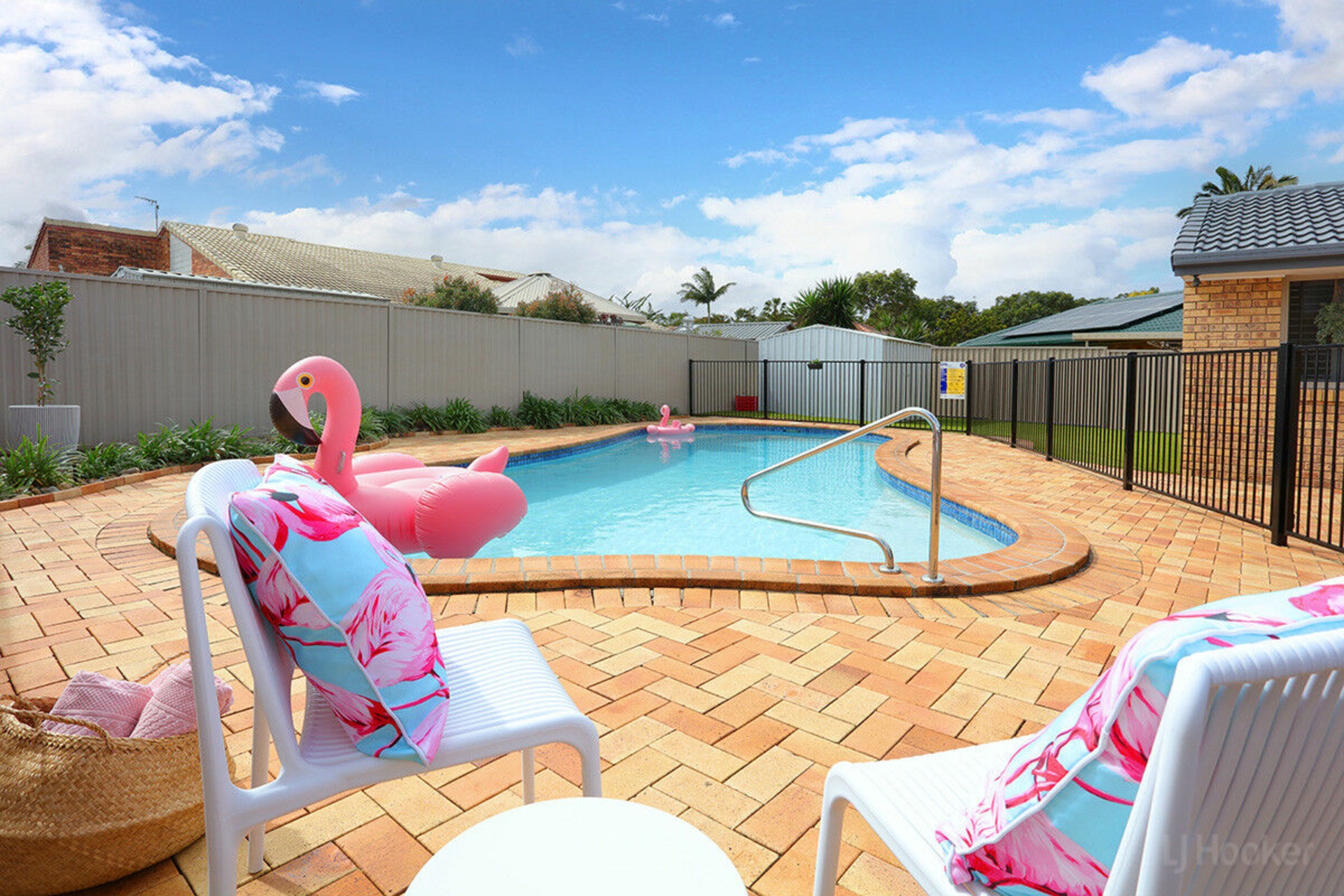 27 Gooding Drive, COOMBABAH