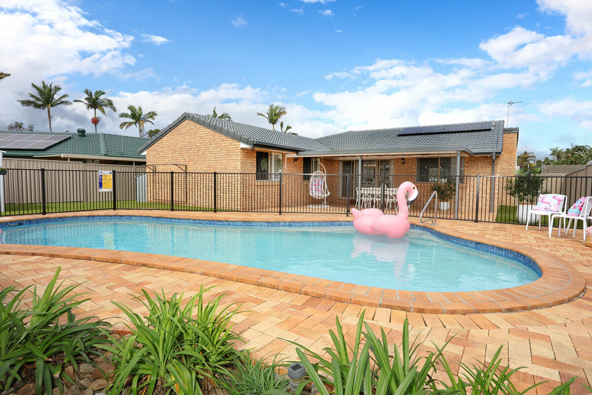 27 Gooding Drive, COOMBABAH
