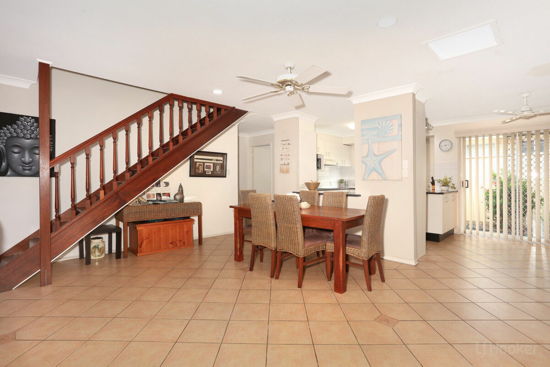157 Paradise Parade, HOLLYWELL