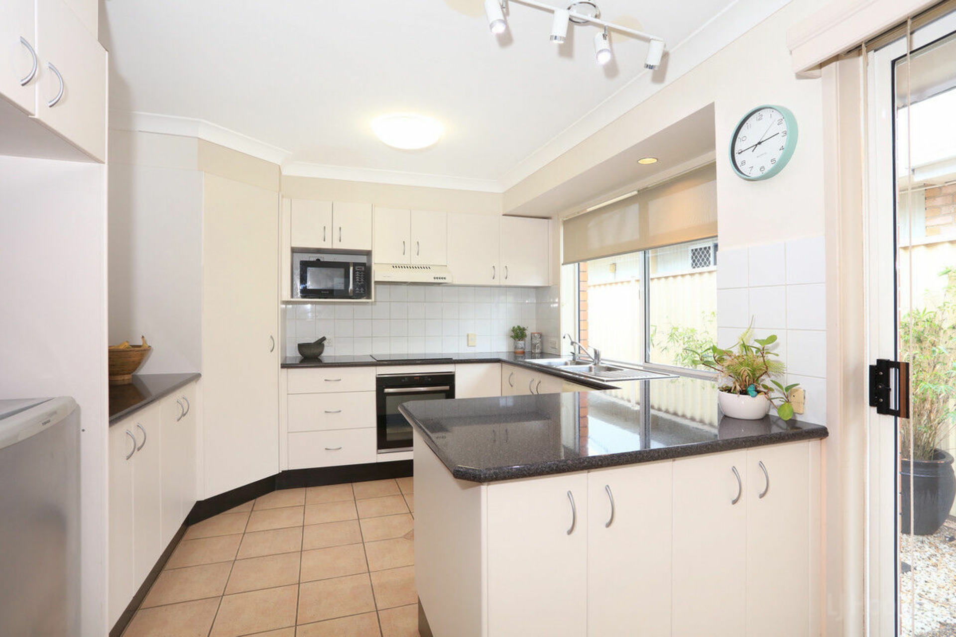 157 Paradise Parade, HOLLYWELL