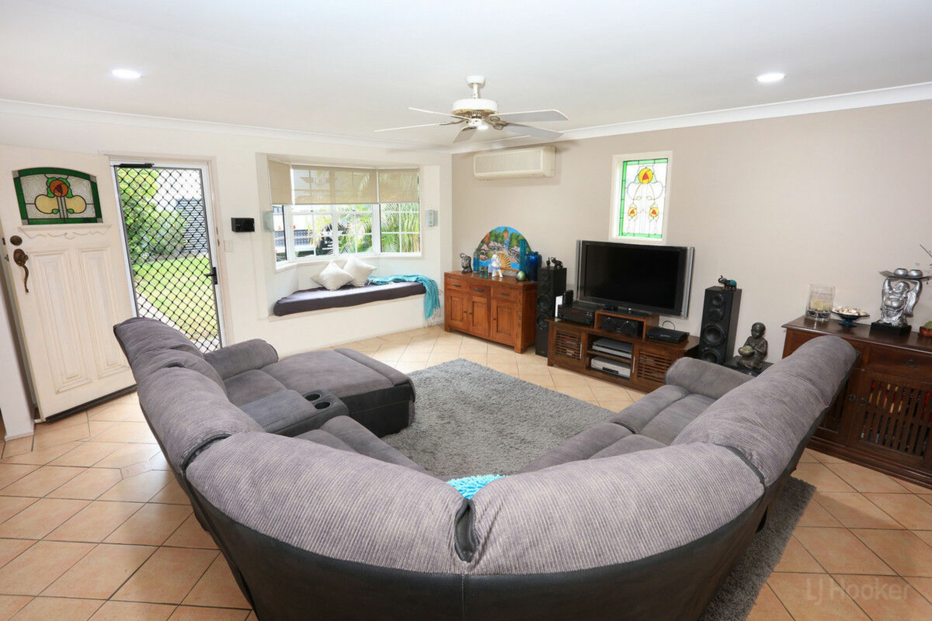 157 Paradise Parade, HOLLYWELL