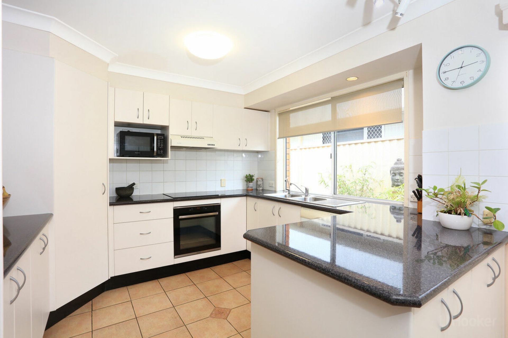 157 Paradise Parade, HOLLYWELL