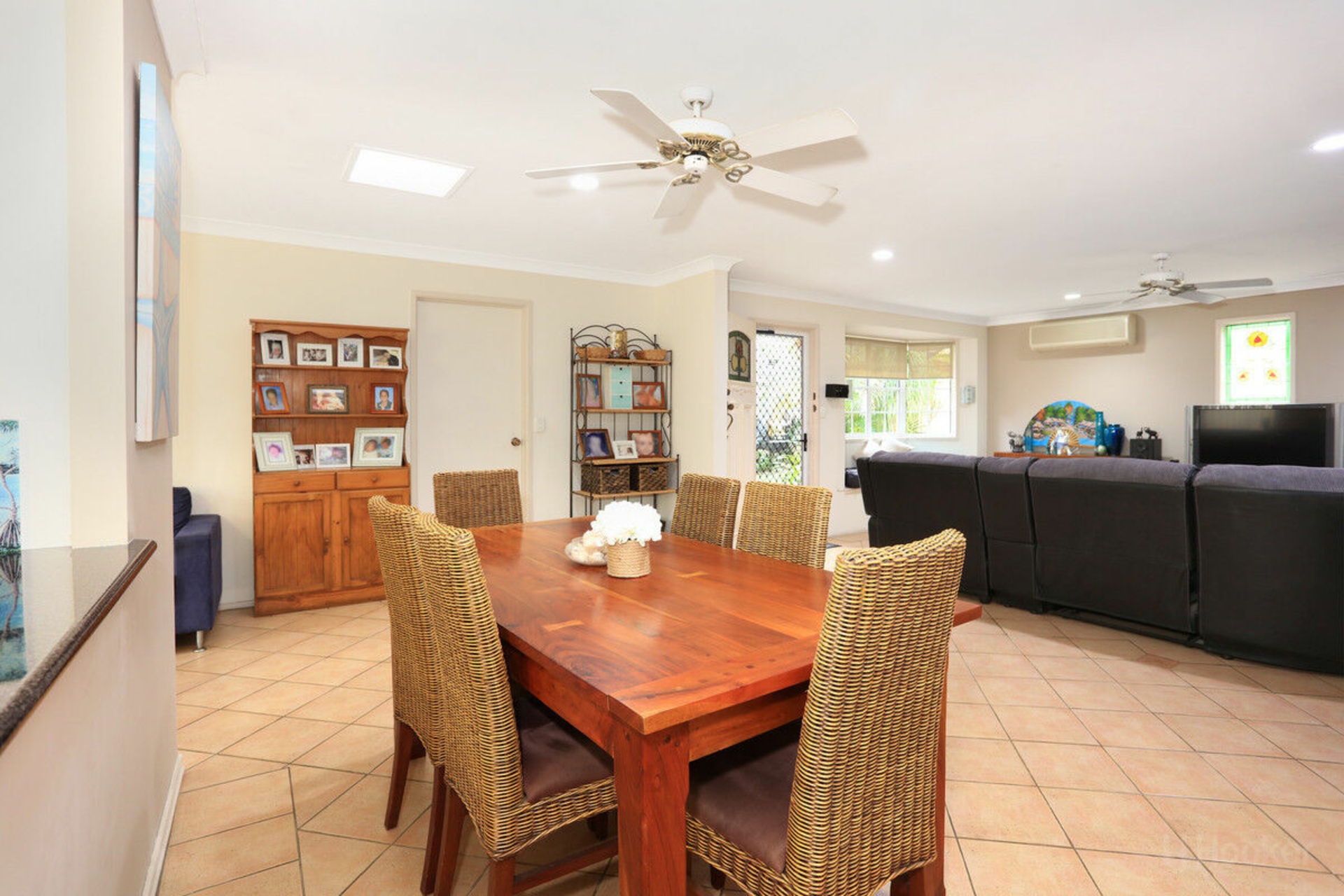157 Paradise Parade, HOLLYWELL