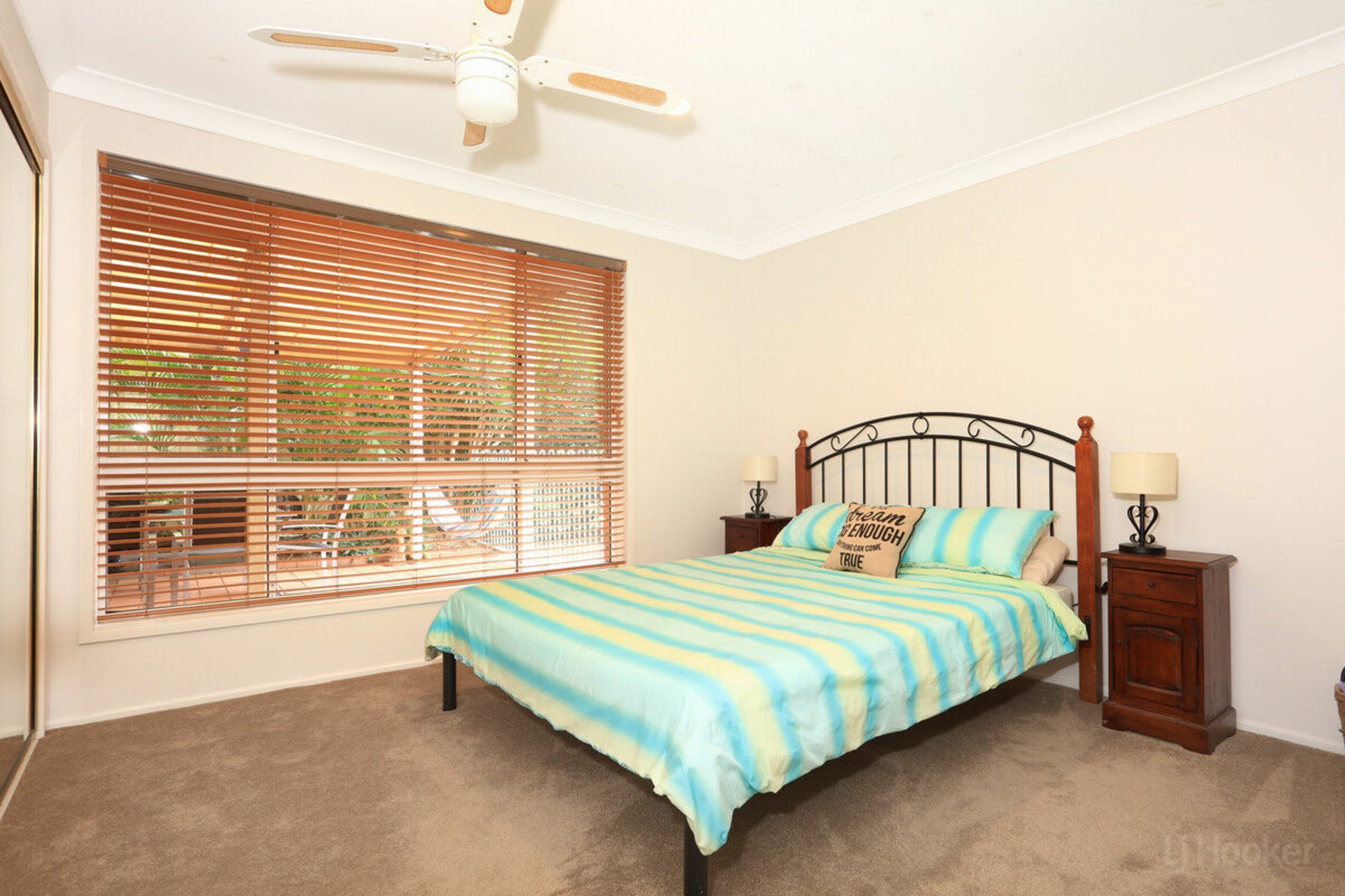 157 Paradise Parade, HOLLYWELL