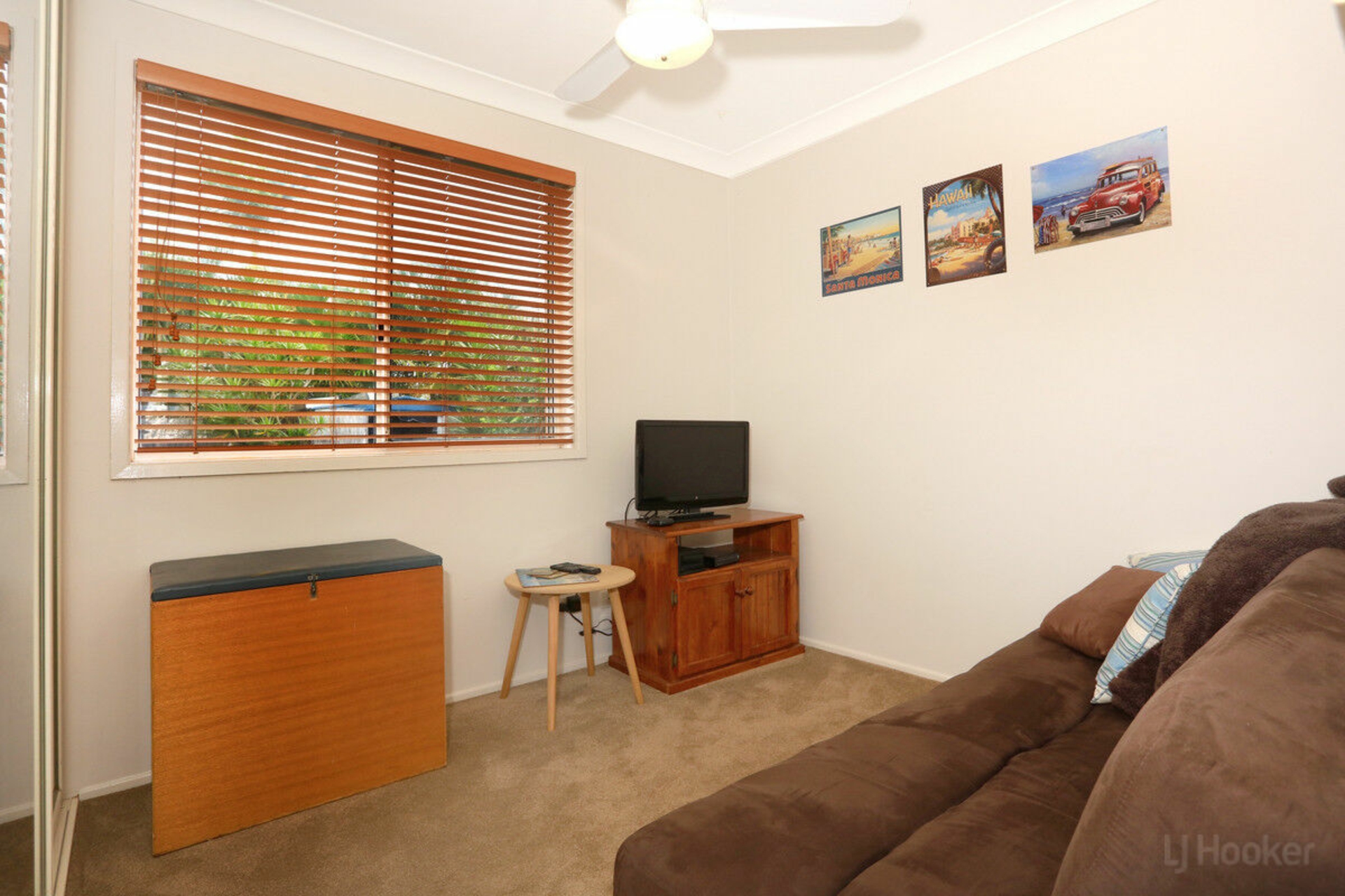 157 Paradise Parade, HOLLYWELL