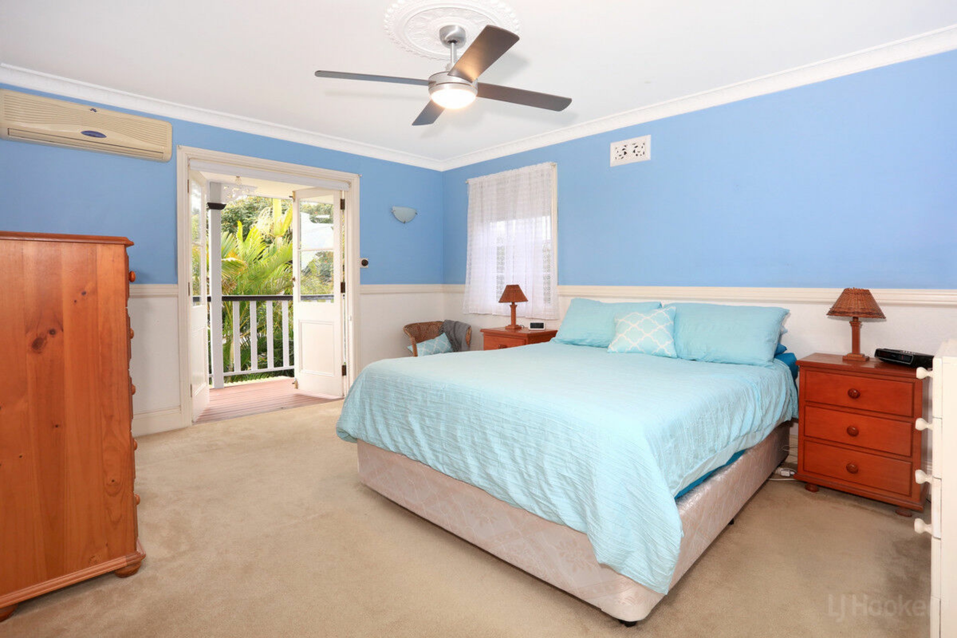 157 Paradise Parade, HOLLYWELL