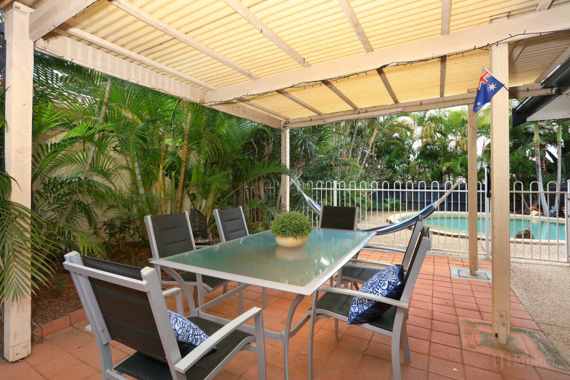 157 Paradise Parade, HOLLYWELL