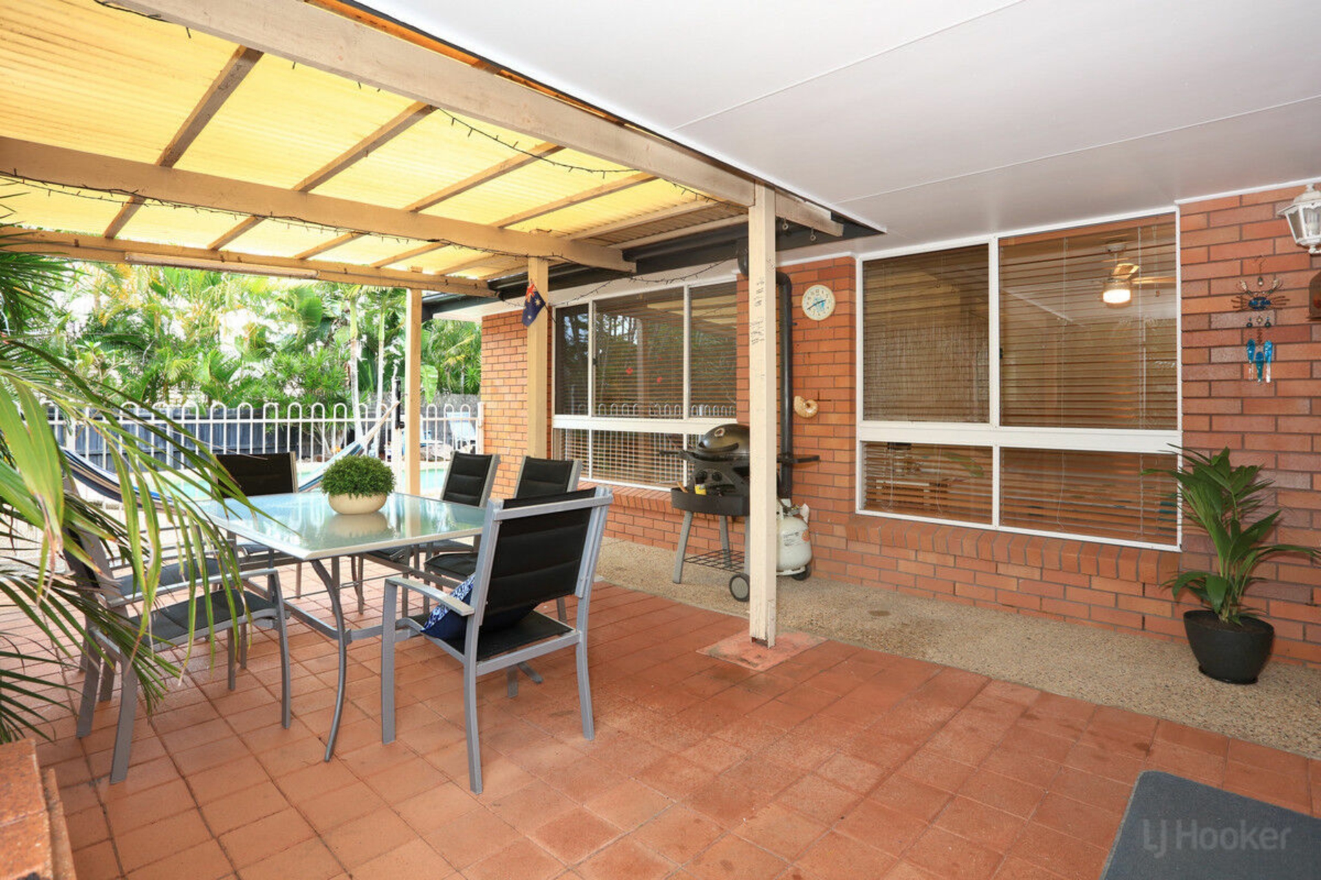 157 Paradise Parade, HOLLYWELL