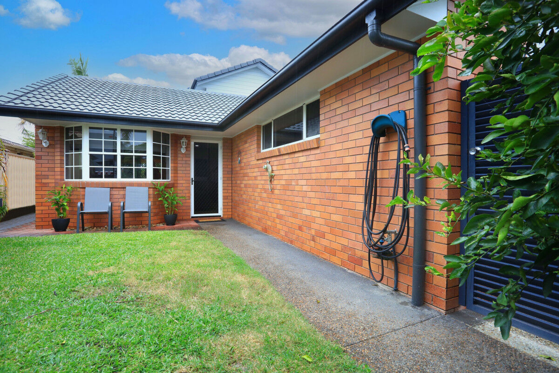 157 Paradise Parade, HOLLYWELL