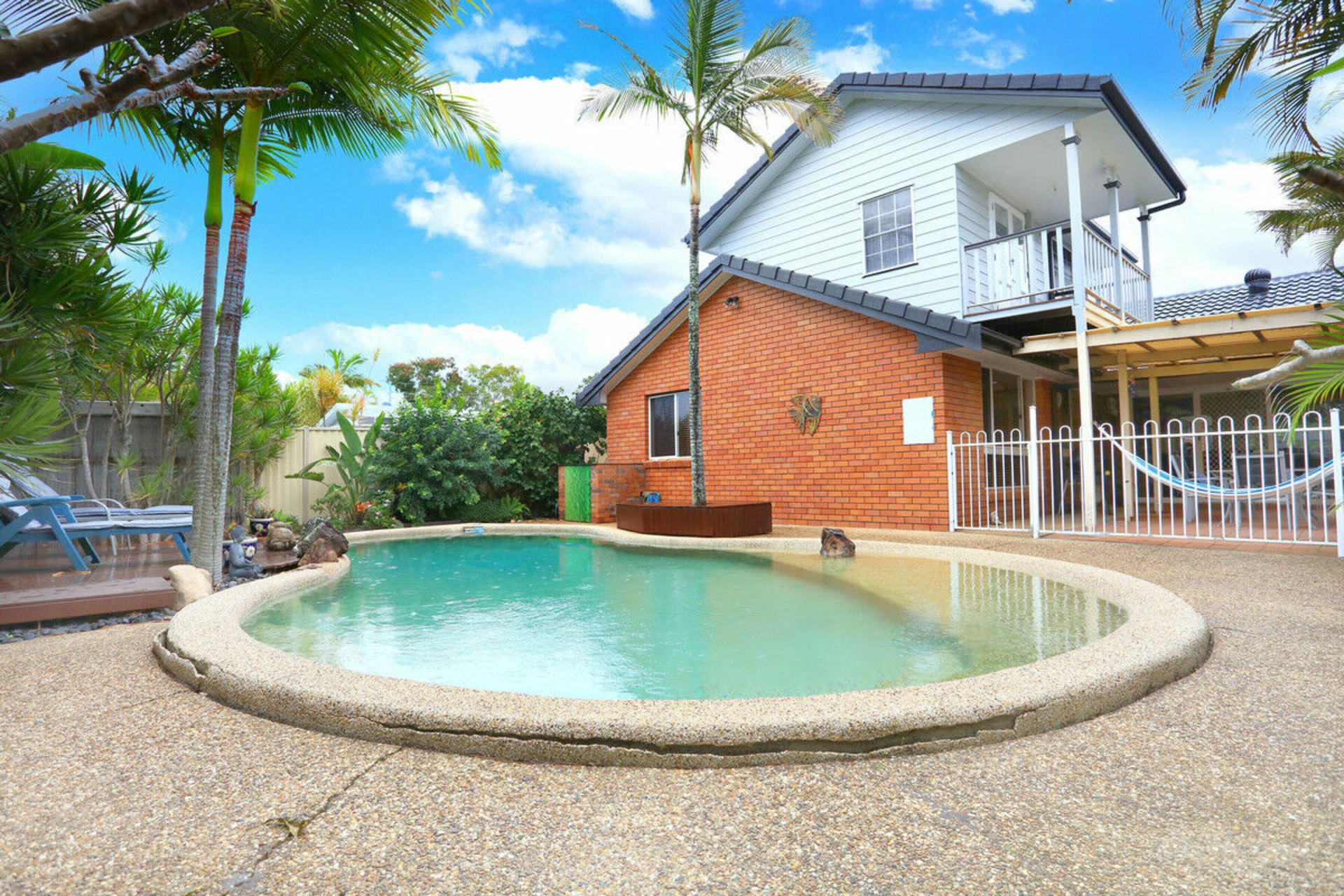 157 Paradise Parade, HOLLYWELL