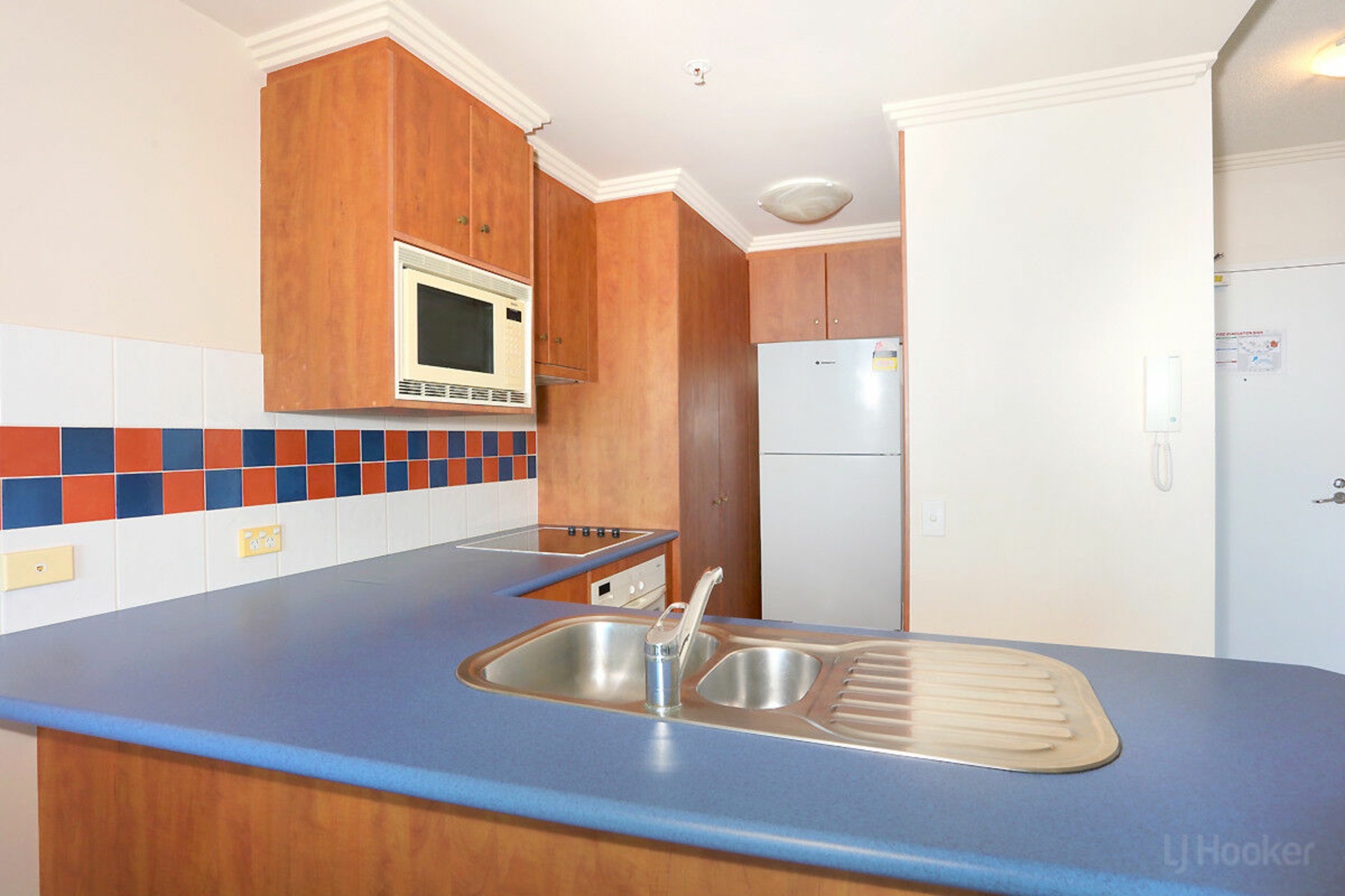 802/182-192 Marine Parade, LABRADOR