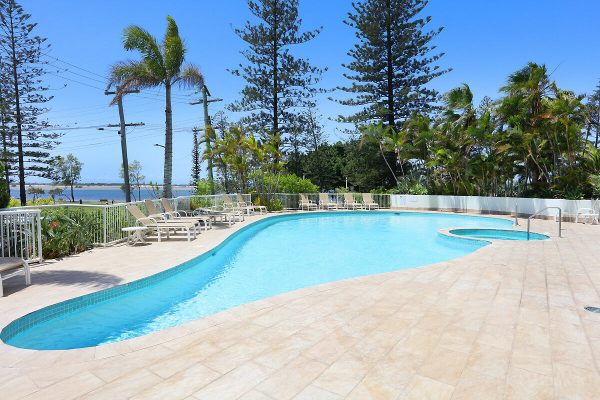 802/182-192 Marine Parade, LABRADOR