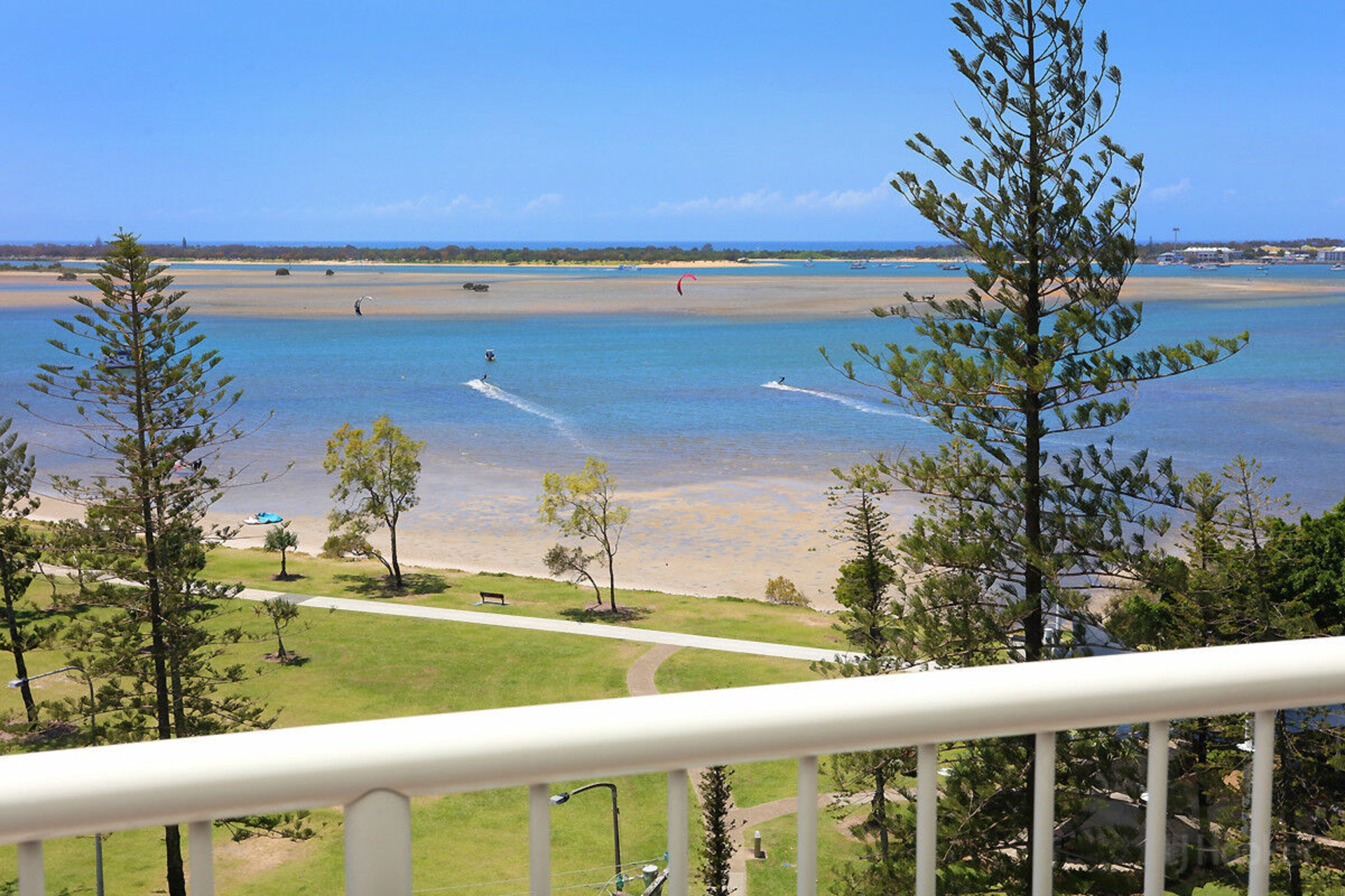 802/182-192 Marine Parade, LABRADOR
