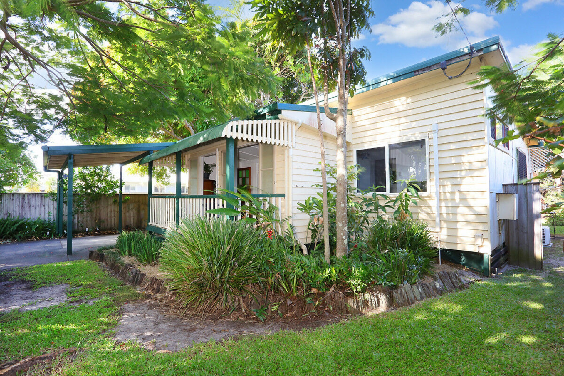 33 Tarni Street, COOMBABAH