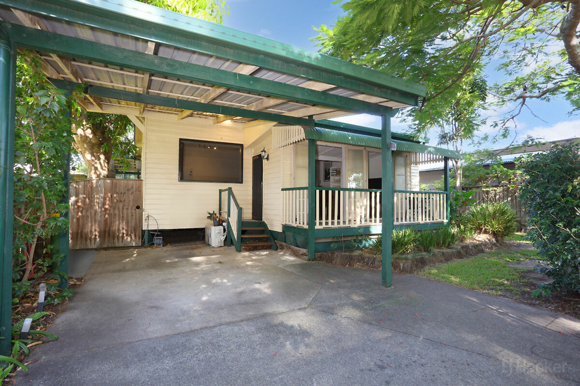 33 Tarni Street, COOMBABAH