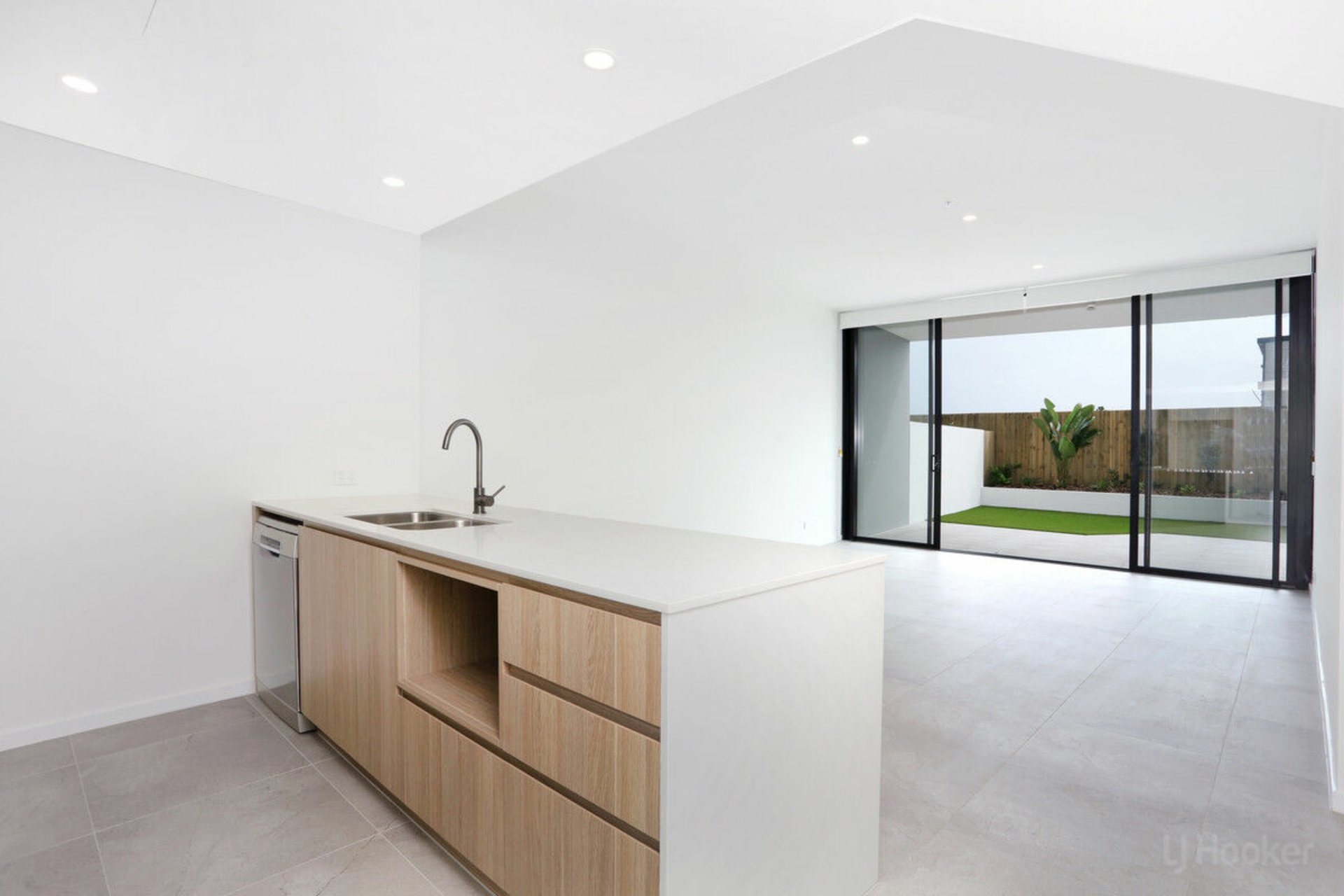 2103/10 Sickle Avenue, HOPE ISLAND