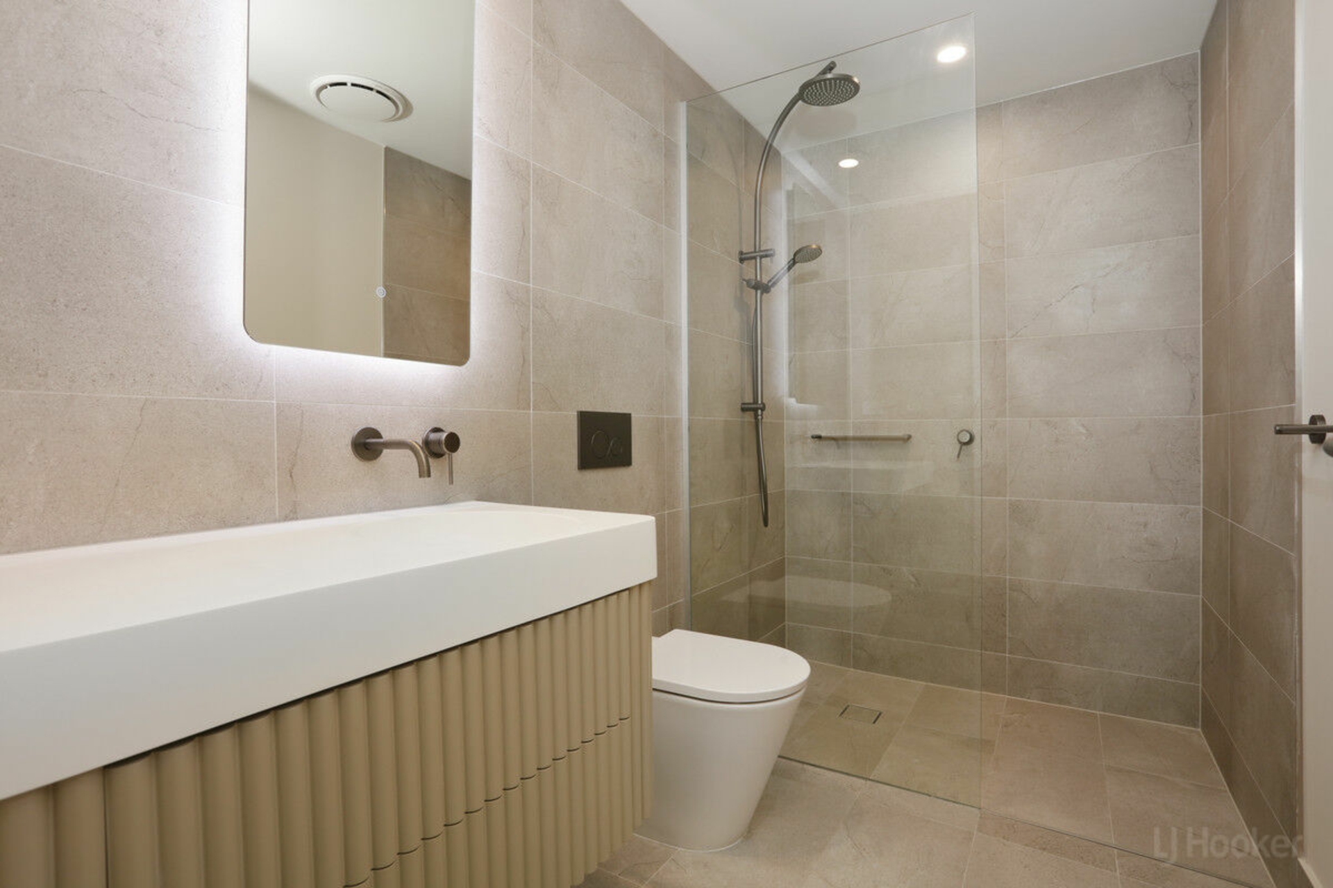 2103/10 Sickle Avenue, HOPE ISLAND