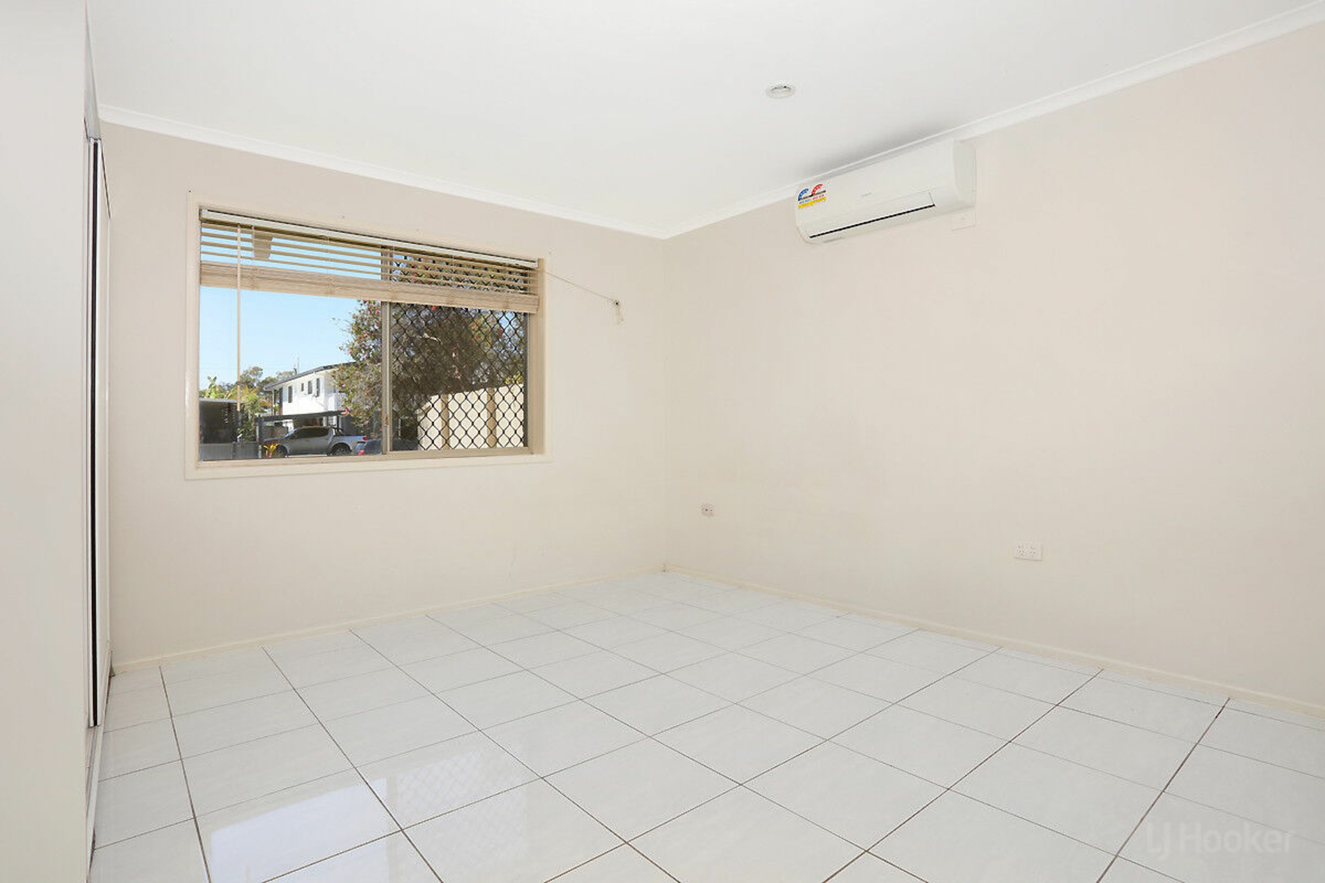 24 Tarni Street, Coombabah