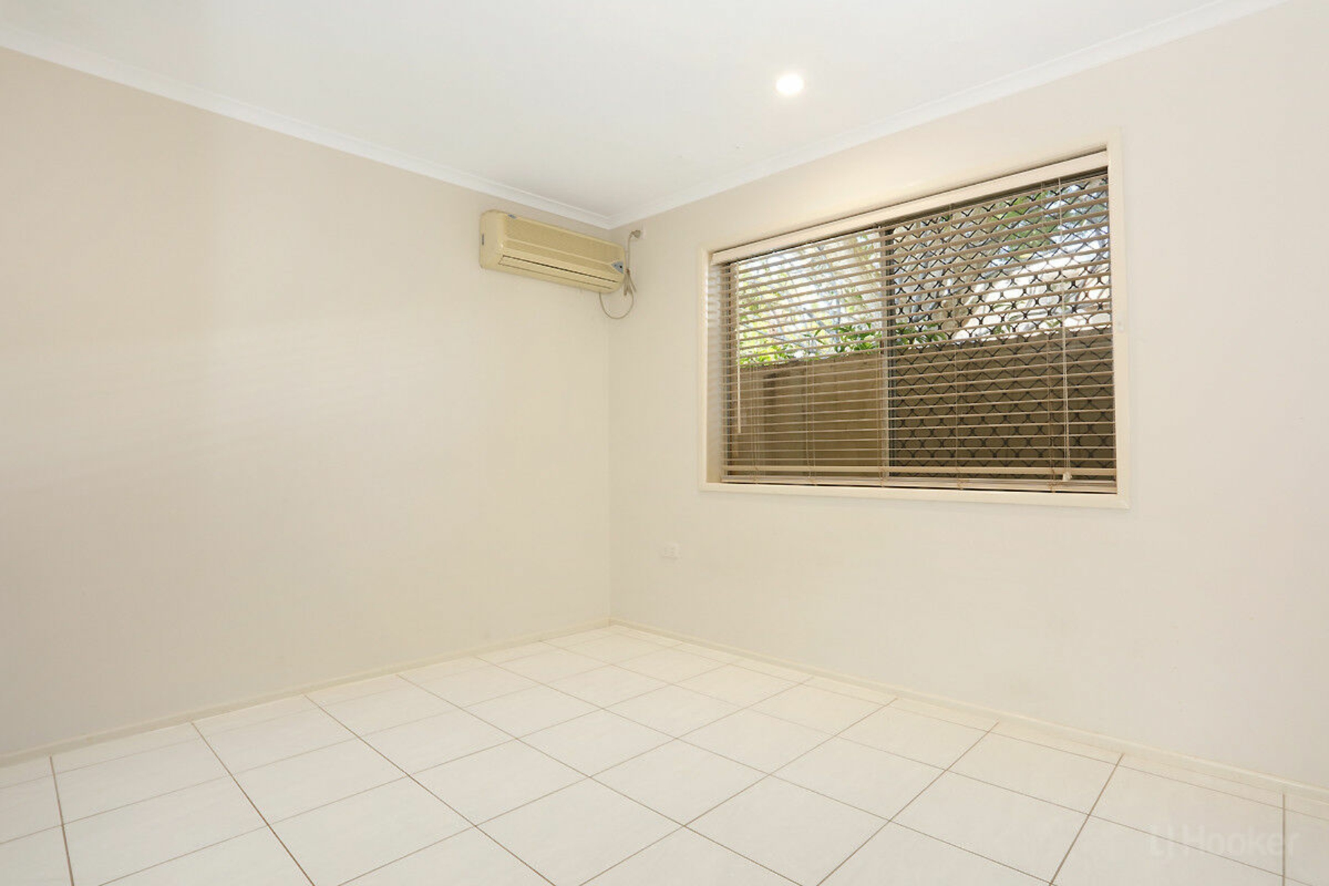 24 Tarni Street, Coombabah