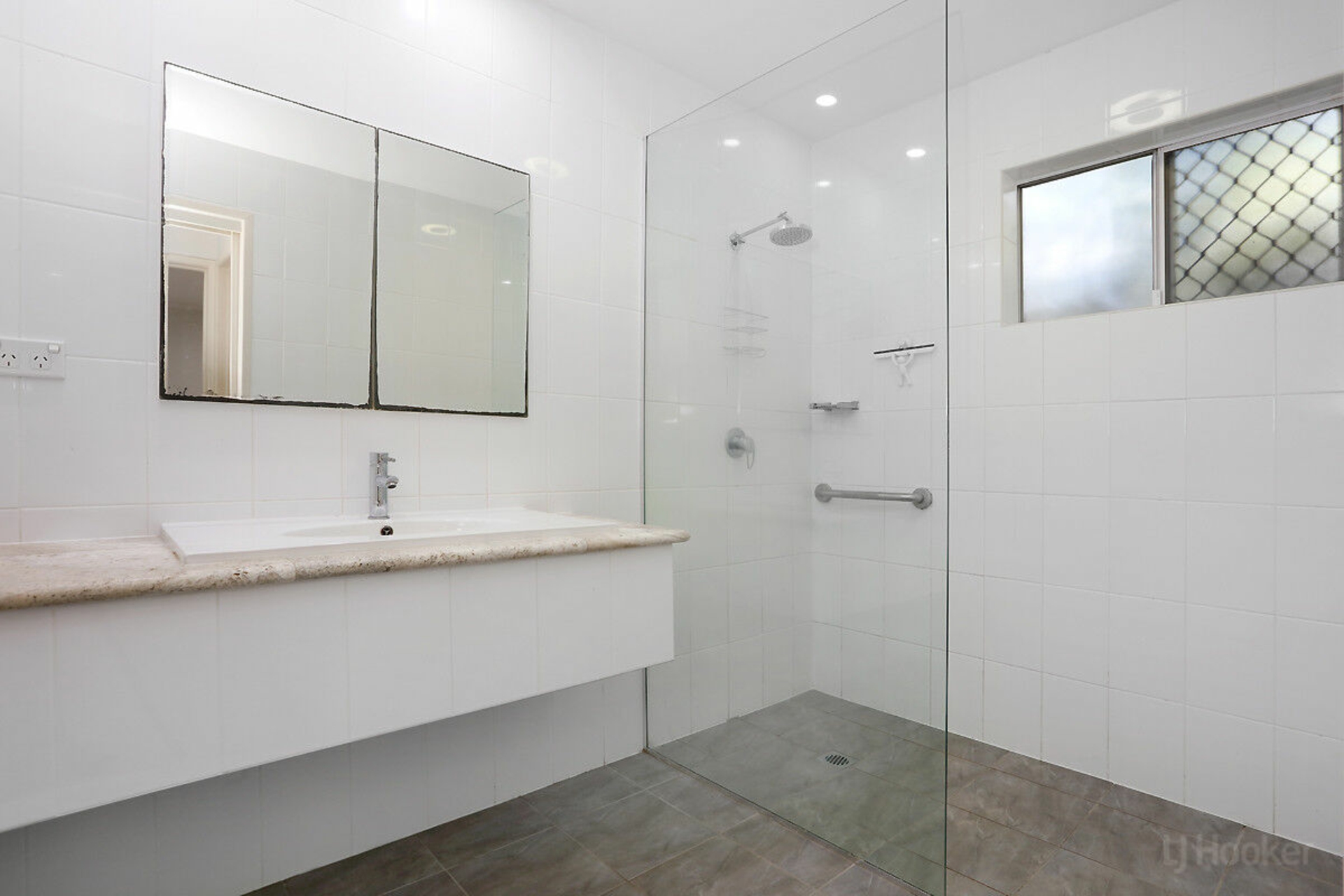 24 Tarni Street, Coombabah