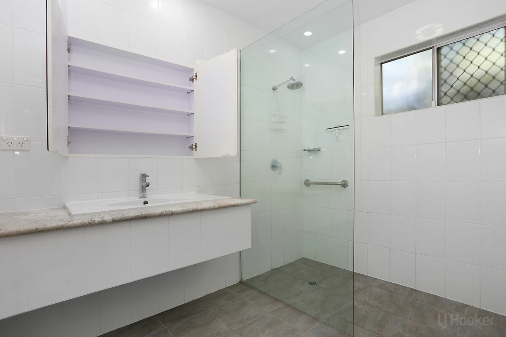 24 Tarni Street, Coombabah