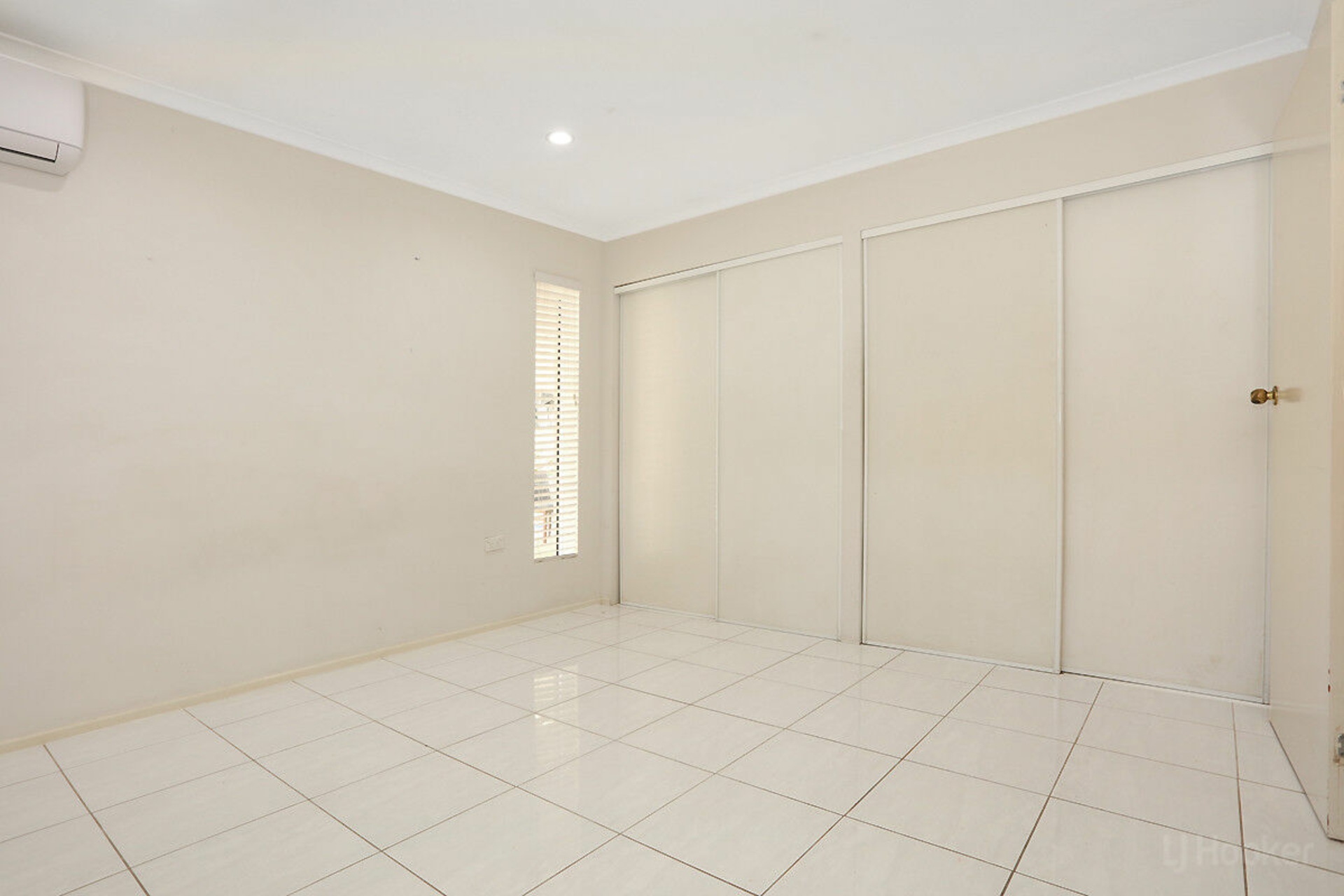 24 Tarni Street, Coombabah