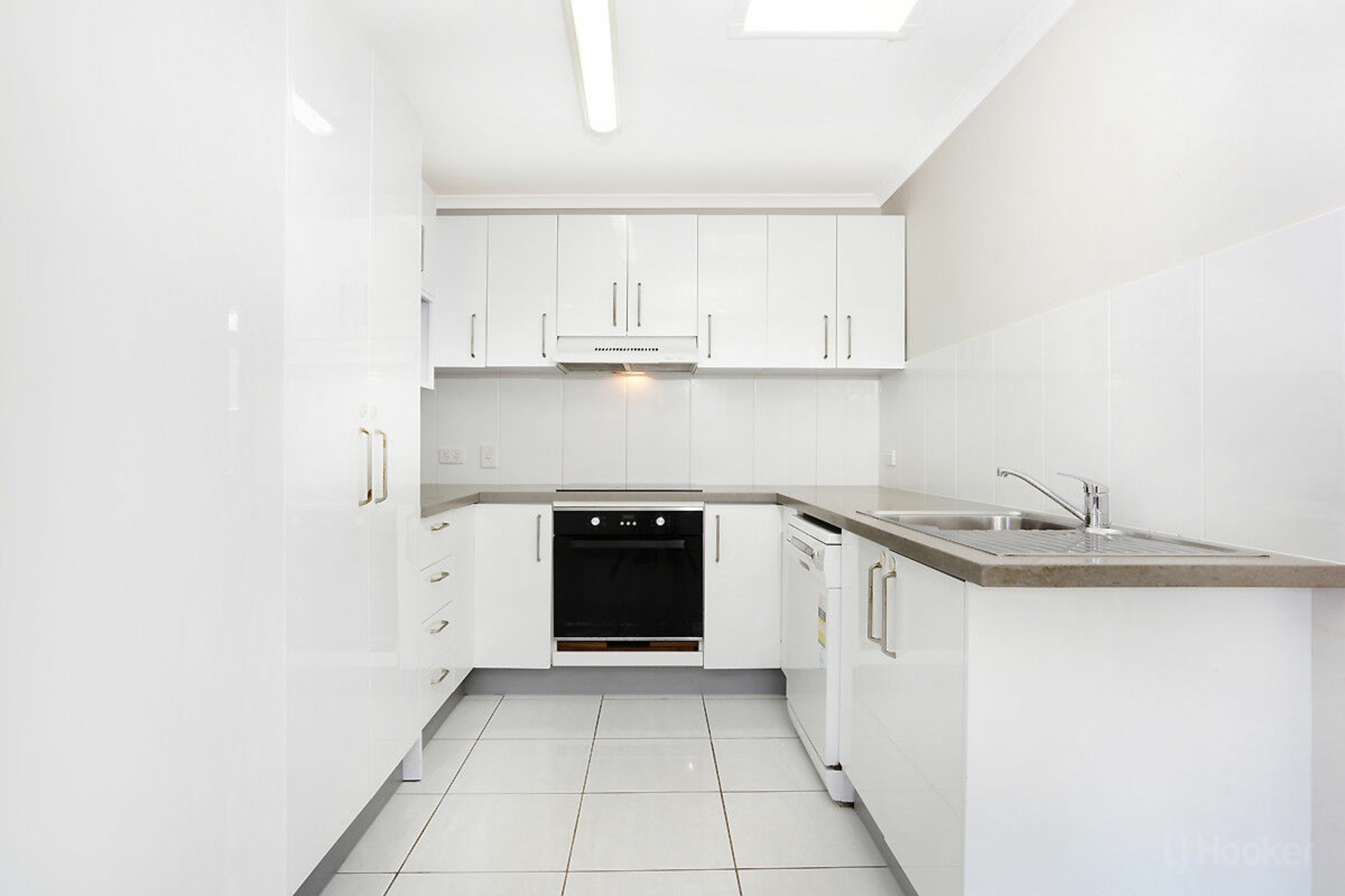 24 Tarni Street, Coombabah