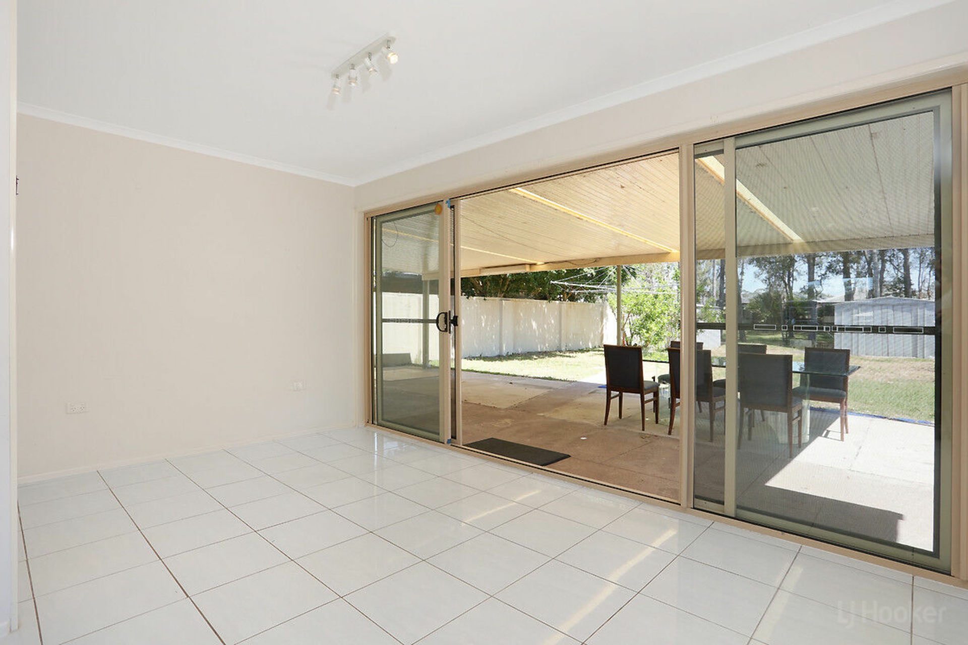 24 Tarni Street, Coombabah