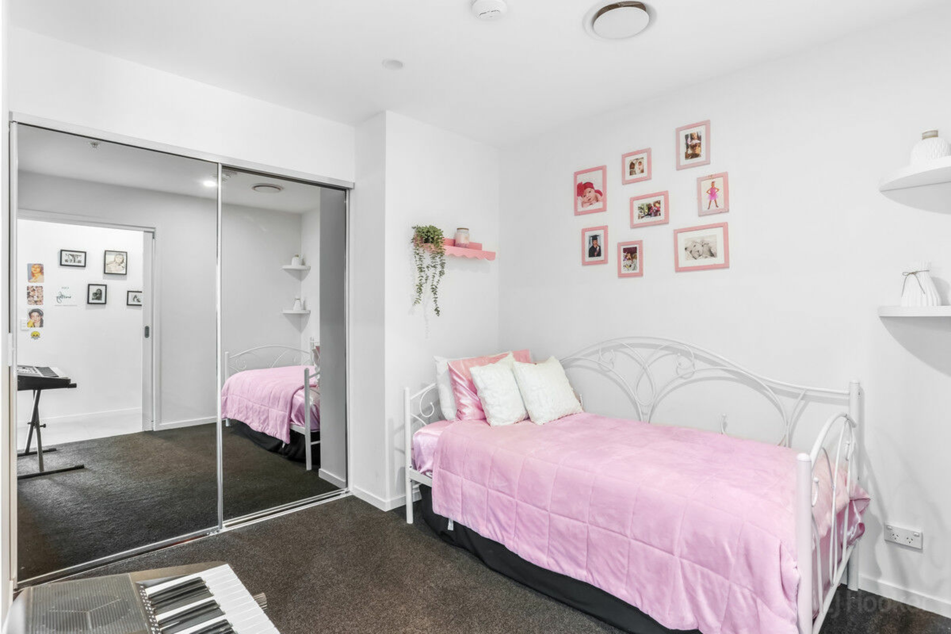 5702/5 Harbour Side Court — photo 10 of 15