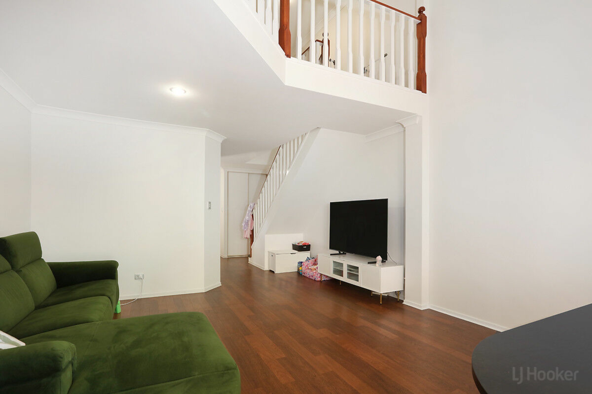 23/272 Oxley Drive — photo 3 of 21